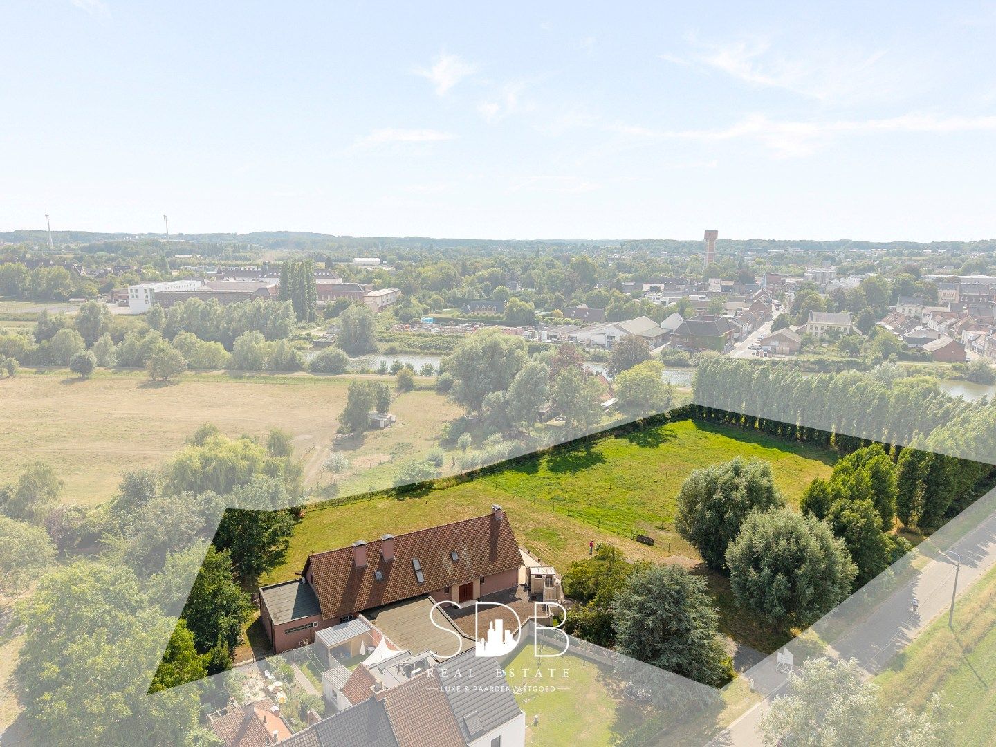 Hedendaagse villa met gezinstuin en graslanden op 7.496m² foto 47