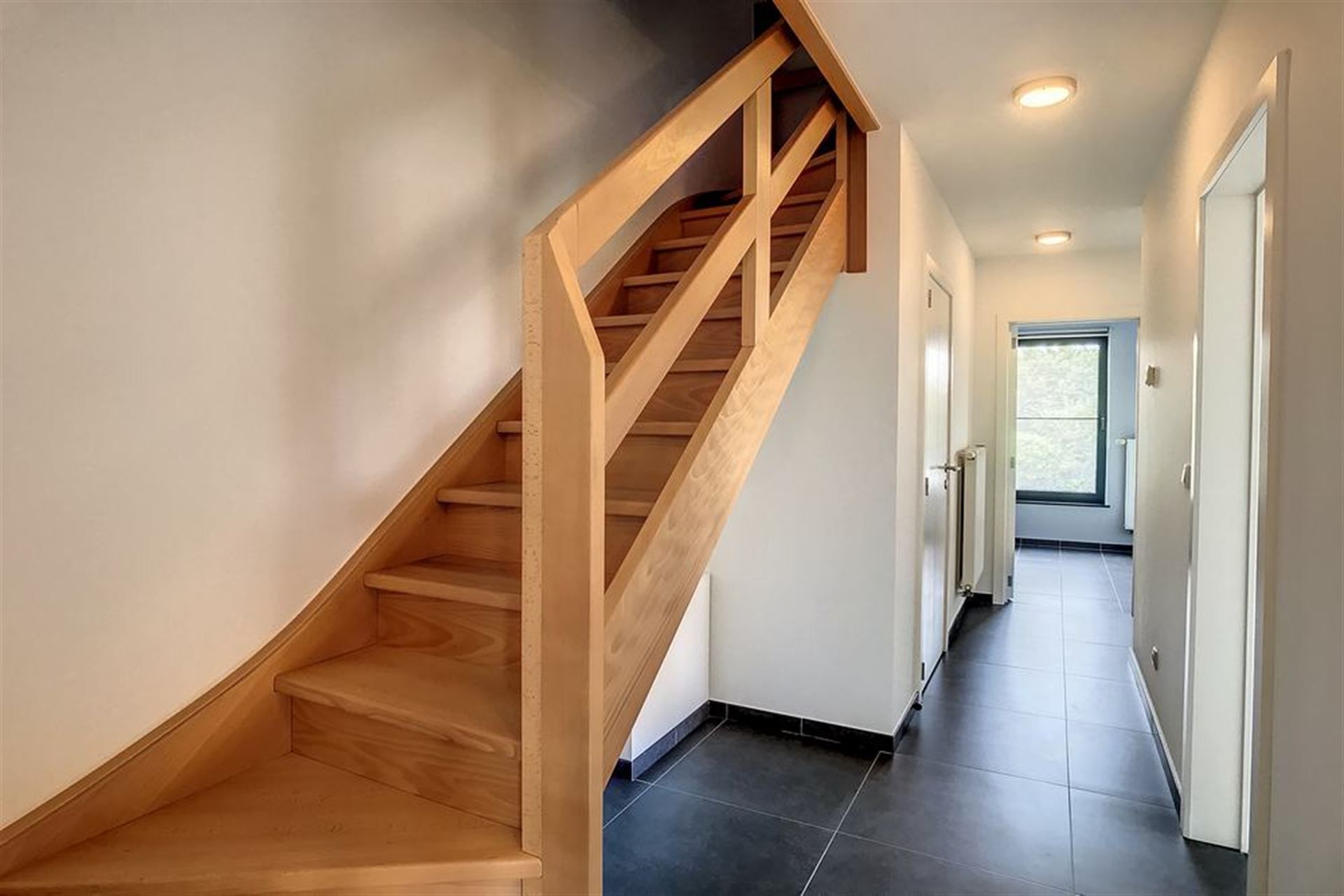 Moderne Halfopen Bebouwing met 5 Slaapkamers  foto 14