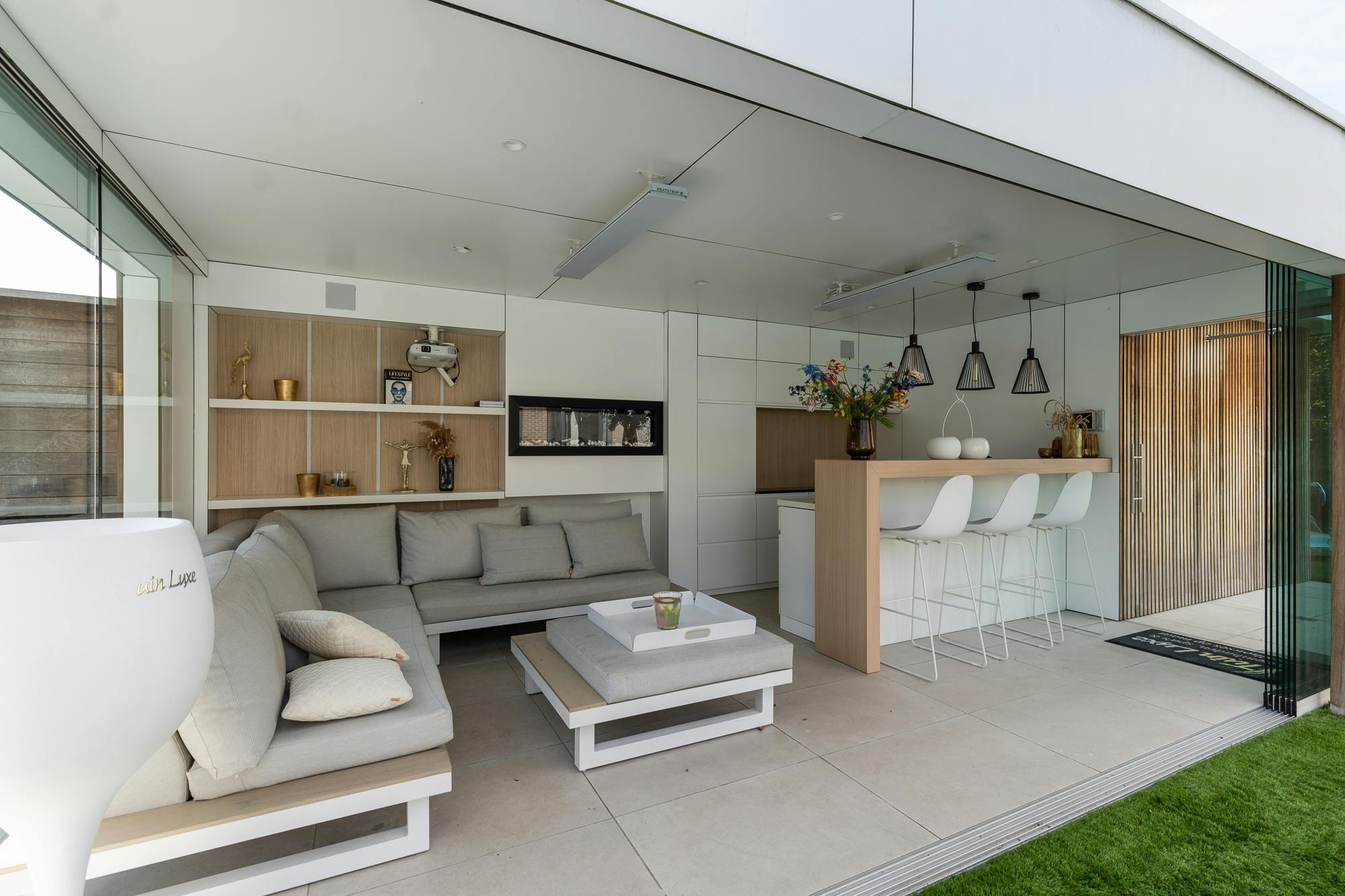 Luxe villa met exclusieve tuin en magazijn in KMO-zone foto 22