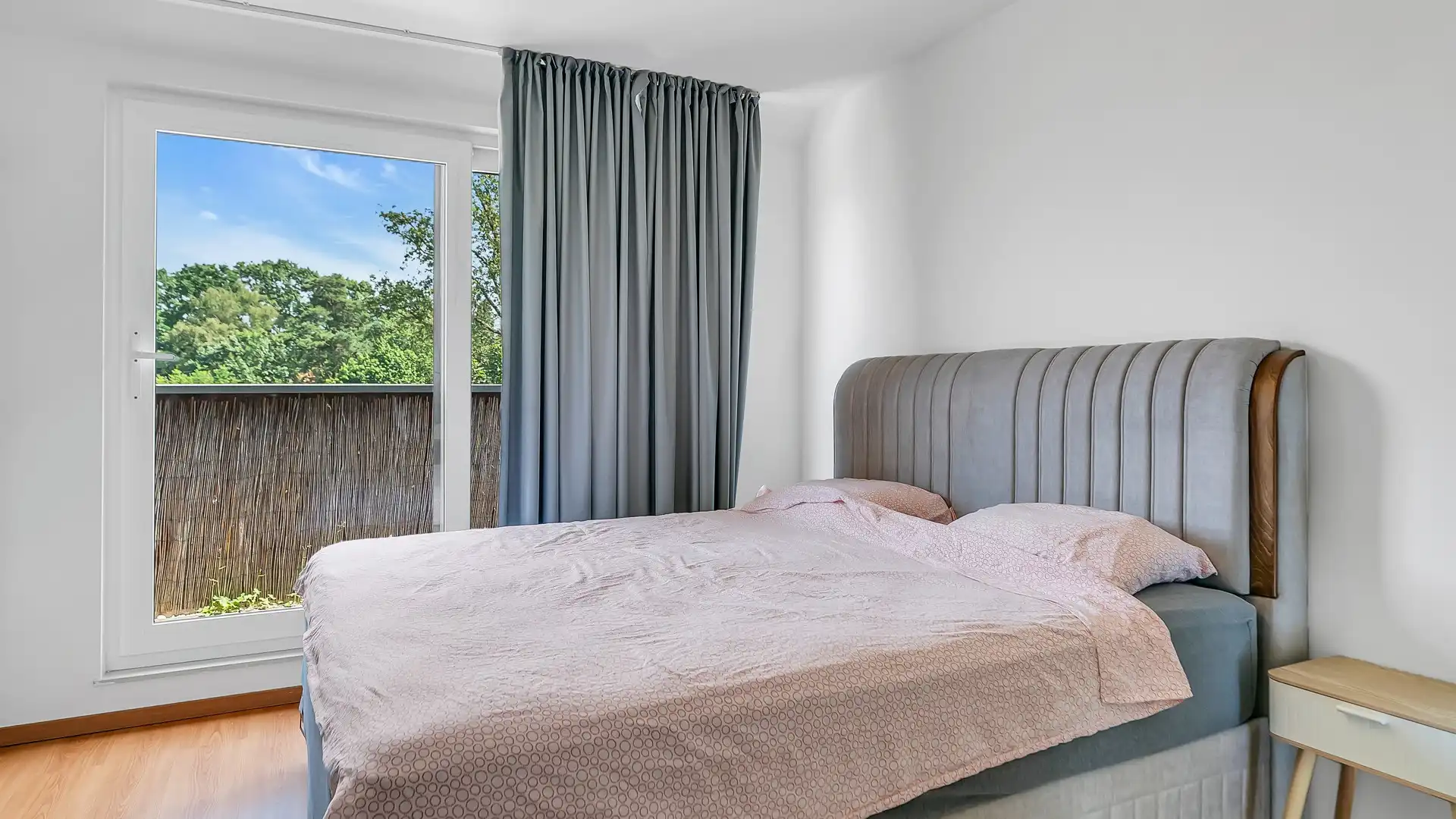 Ruim en instapklaar appartement met 3 slpkrs vlakbij Genk centrum foto 10