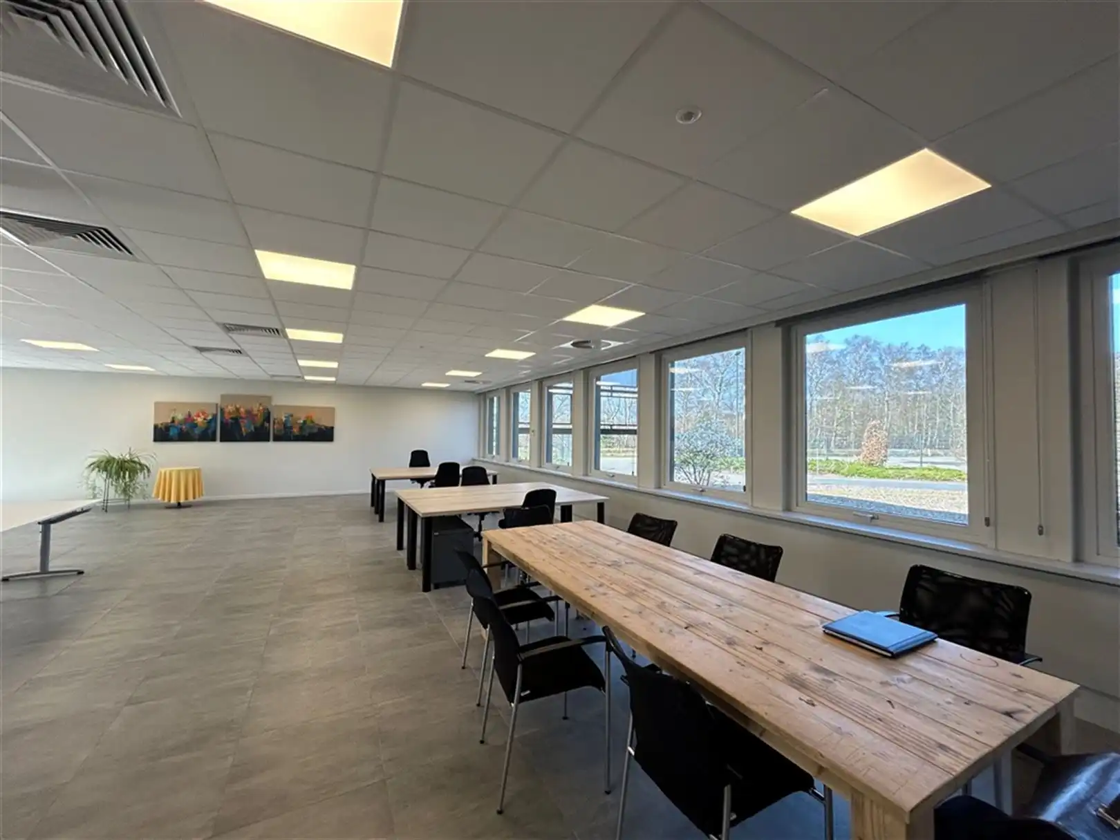 Multifunctioneel kantoorgebouw met veel parking te Houthalen foto 17