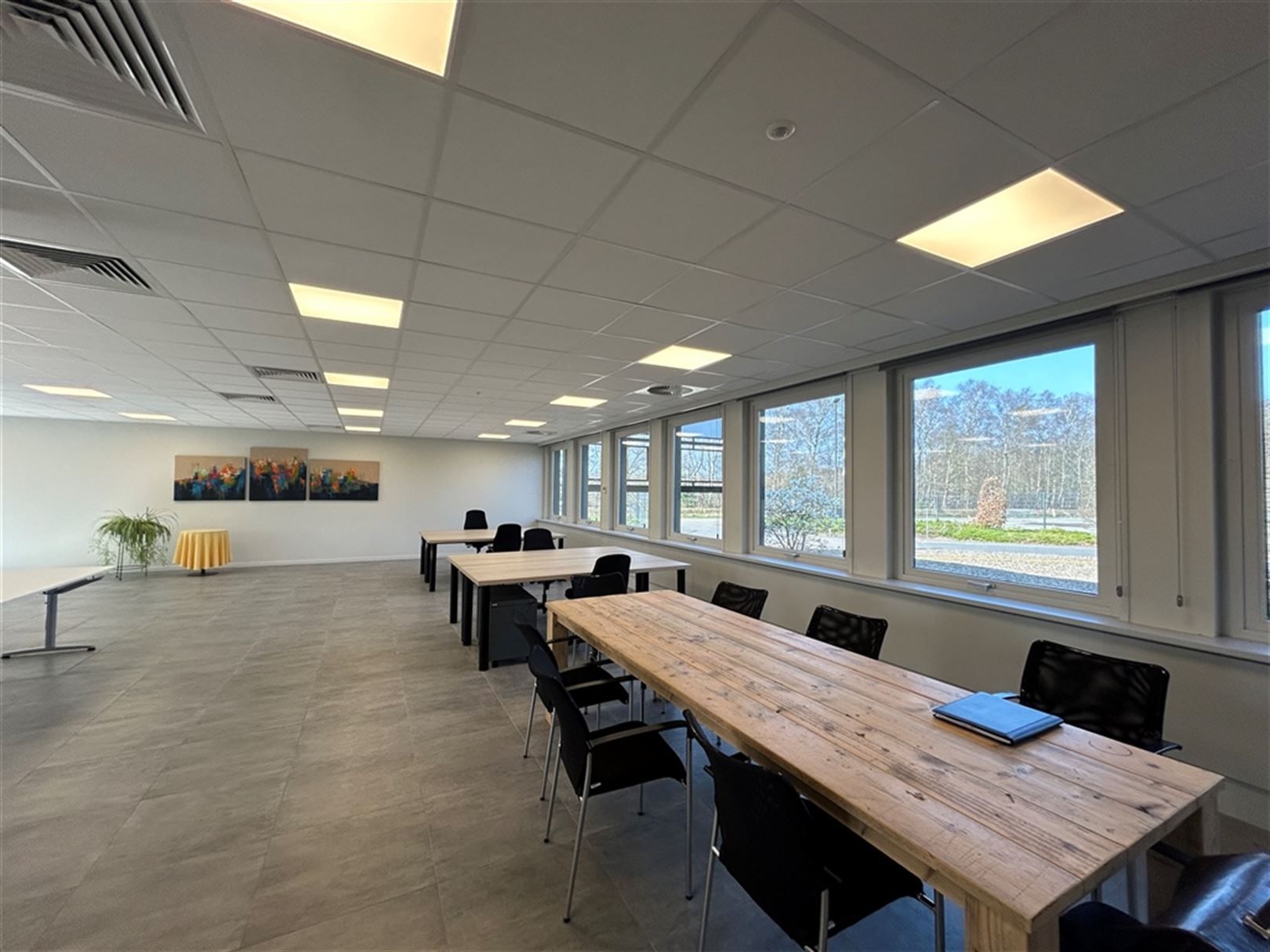 Multifunctioneel kantoorgebouw met veel parking te Houthalen foto 17
