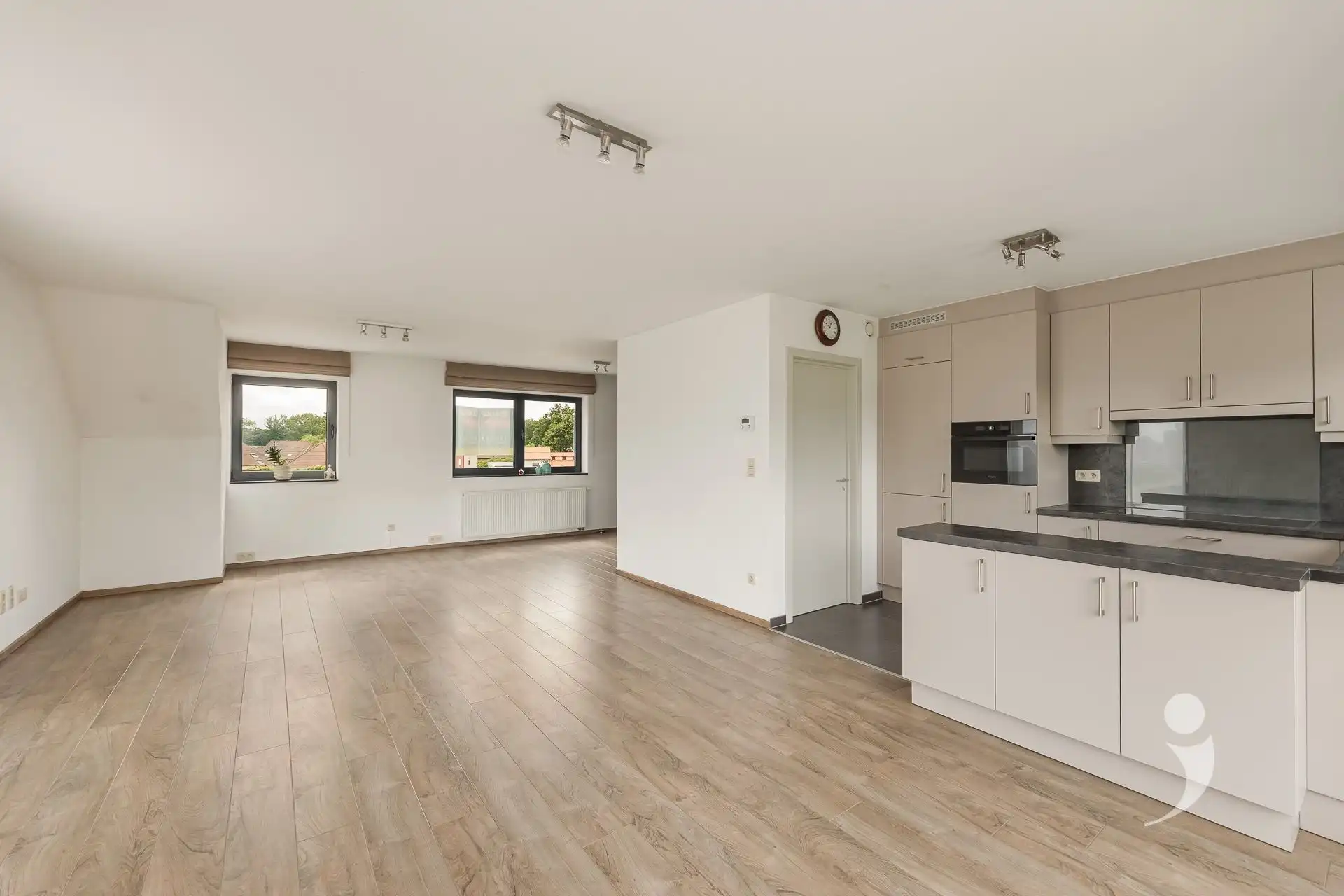 Ruim appartement op een toplocatie!  foto 5