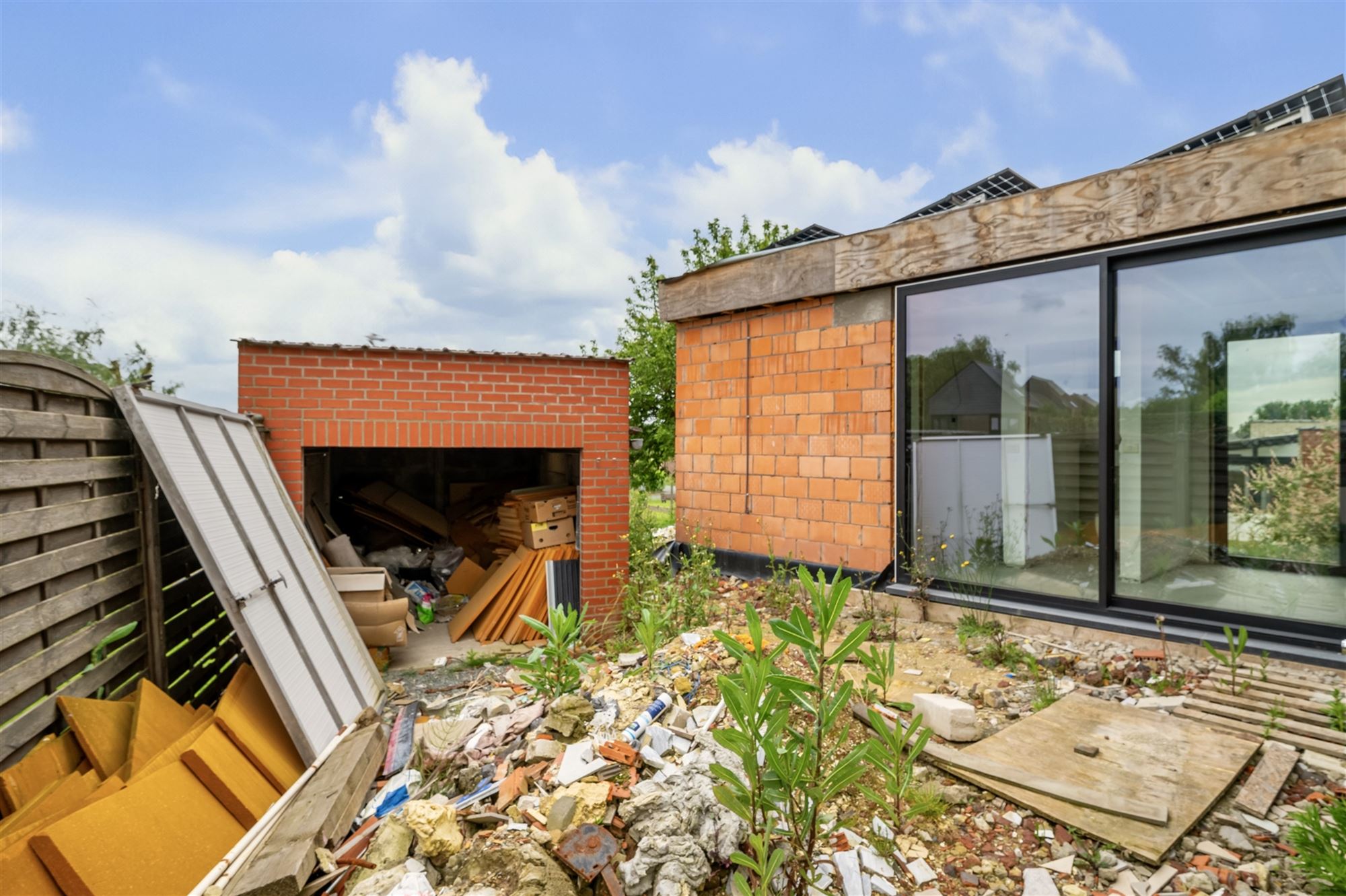 Verder af te werken woning met tuin op gunstige locatie foto 25