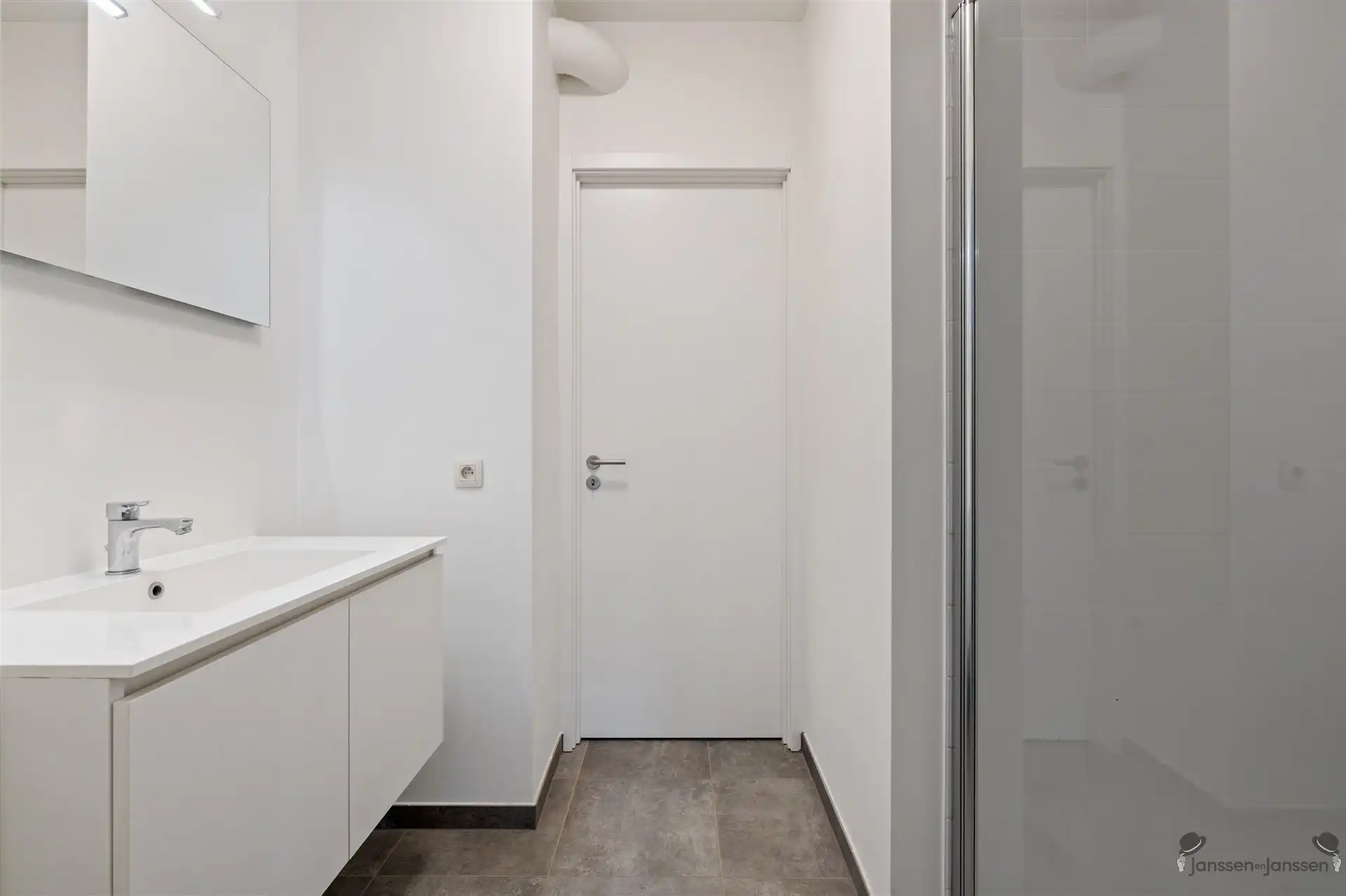 Volledig afgewerkt BEN appartement (2de verd.) met garage foto 15