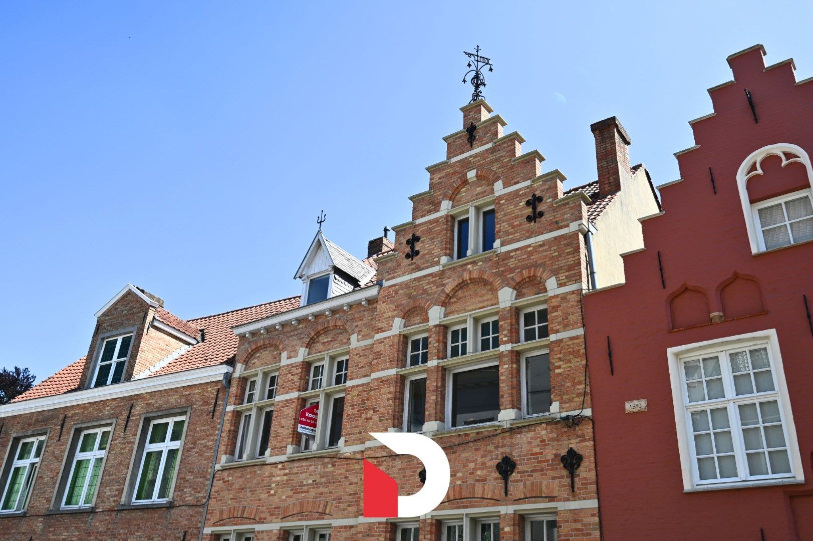 Uitzonderlijke statige burgerwoning in hartje Brugge. foto {{pictureIndex}}