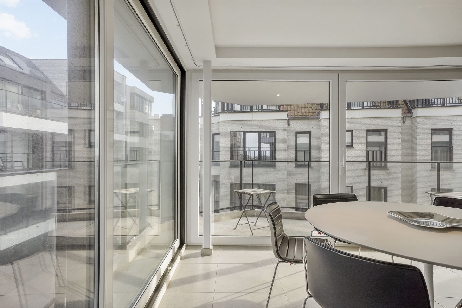 INSTAPKLAAR / RECENT GEBOUW  foto 6