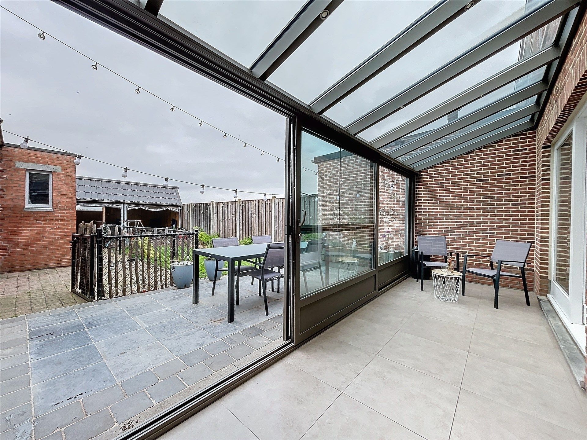 Instapklare half open bebouwing met 3 slaapkamers, ruime garage en tuin op perceel van 261m². foto 7