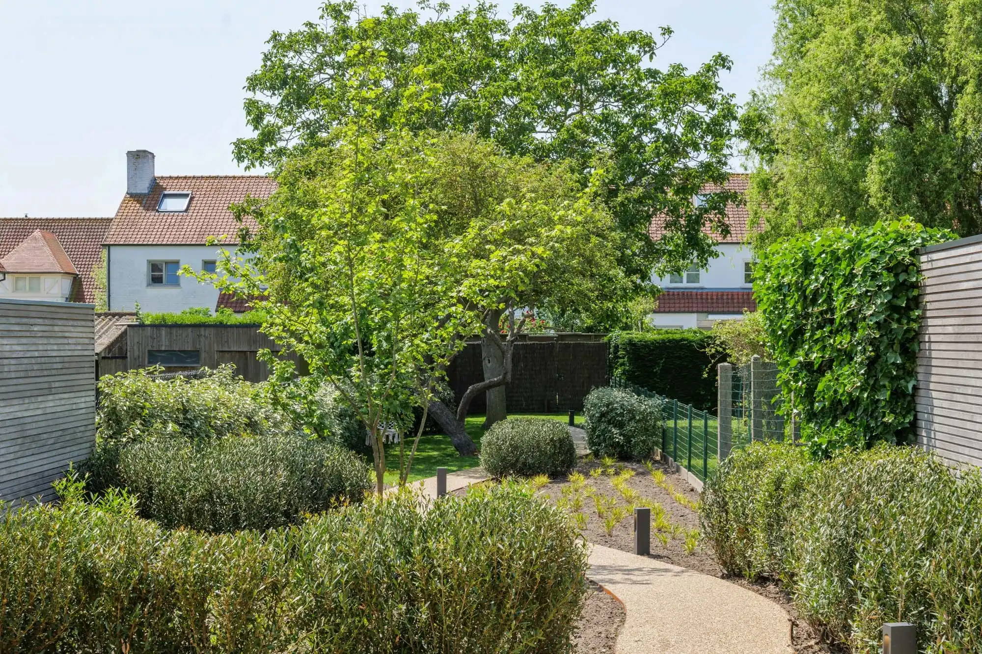 Moderne nieuwbouwwoning met 4 slaapkamers, 4 badkamers en prachtige tuin foto 24