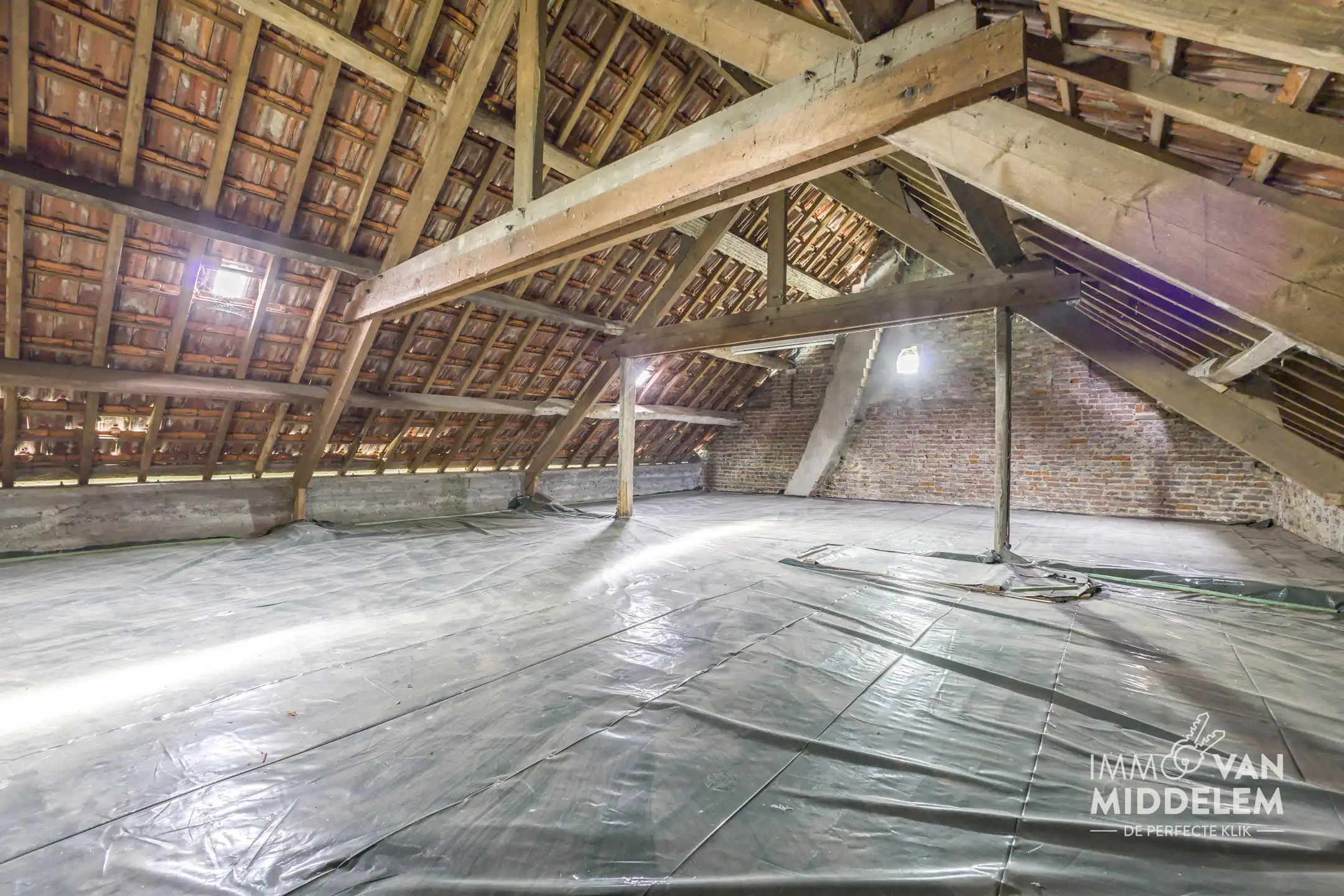 LANDELIJKE HOEVE MET BIJGEBOUWEN op ± 8,35 HECTAREN foto 17