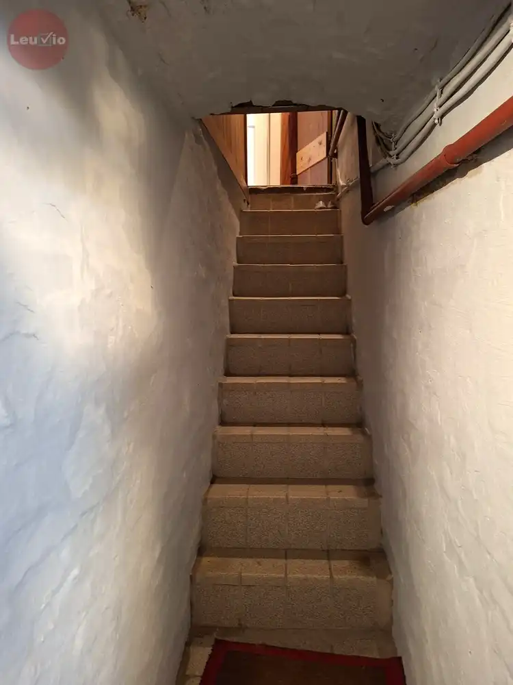 Goed gelegen woning // 2 slaapkamers + zolder om af te werken foto 36