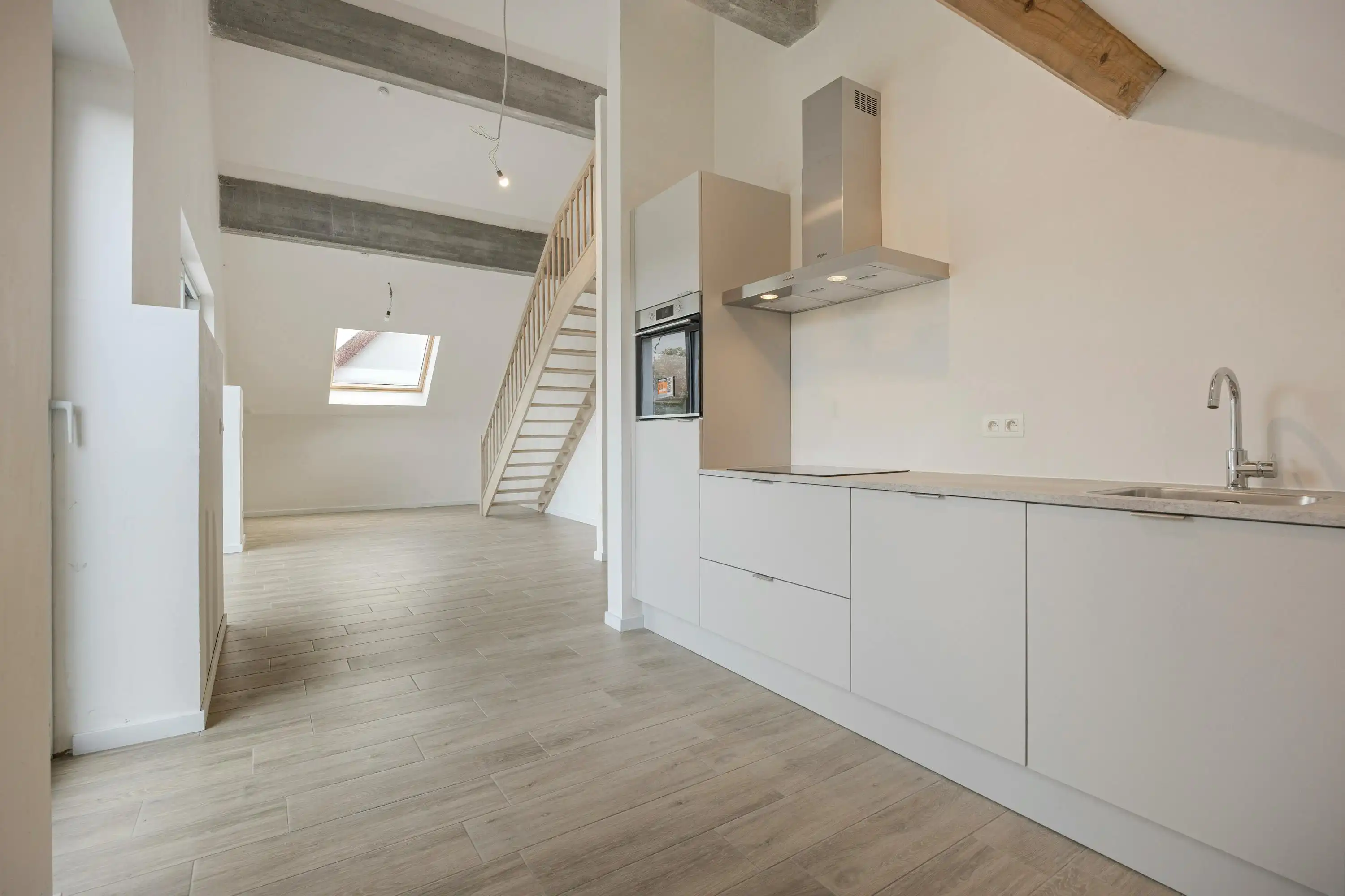 Ruime en lichtrijke triplex met 2 slaapkamers in Hasselt foto 5