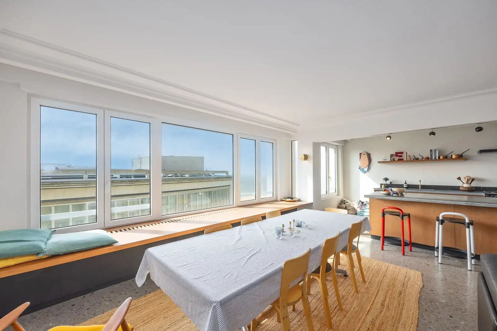 Exclusief appartement met lateraal zeezicht, veel lichtinval en twee grote slaapkamers. foto 2