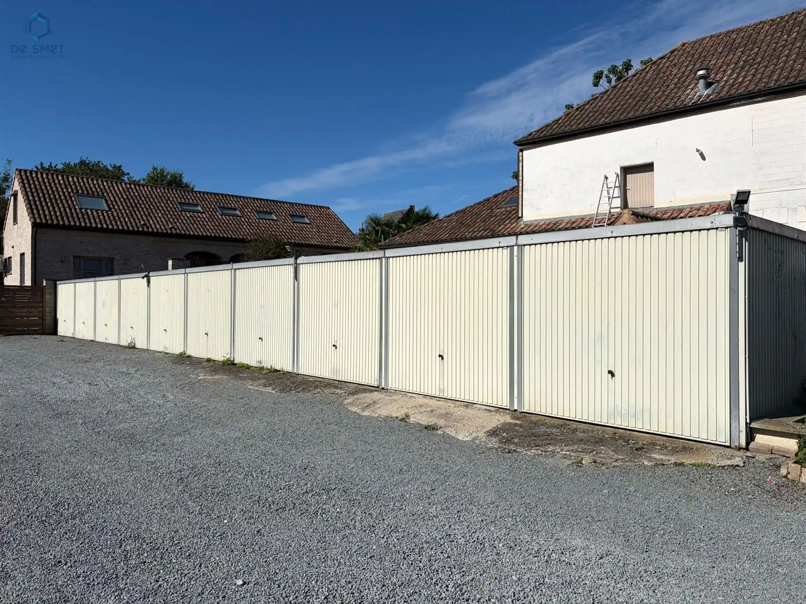 RUIME KARAKTERWONING MET 23 GARAGEBOXEN IN GERAARDSBERGEN foto 28