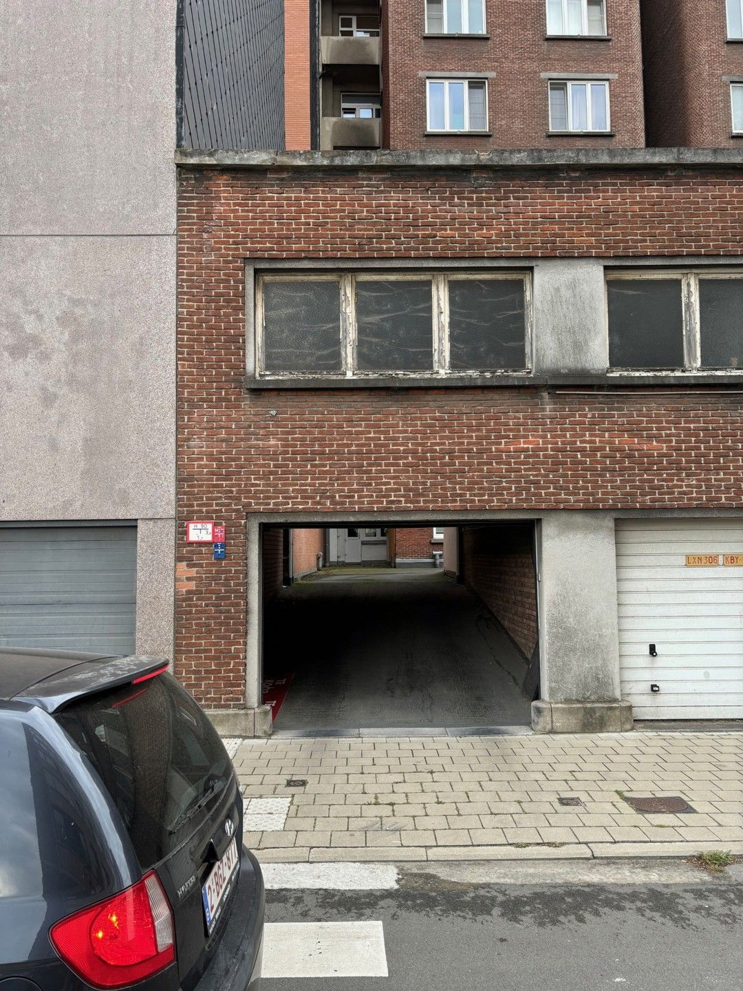 Afgesloten garagebox buurt Zuid foto 3