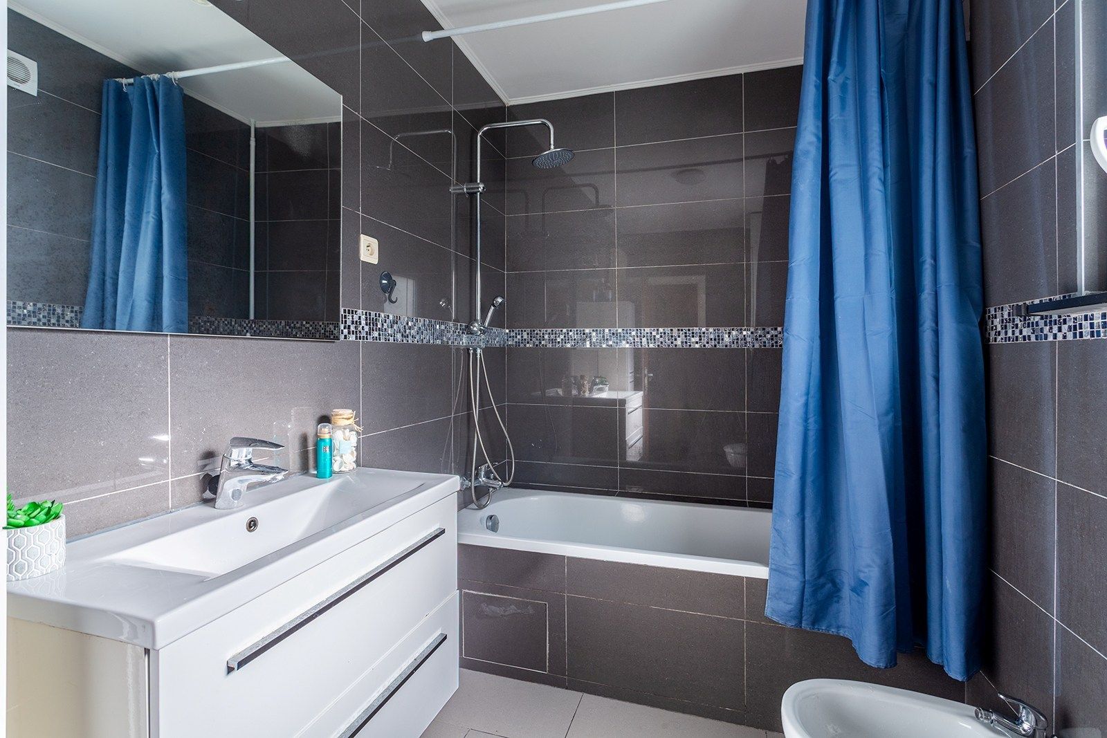 Verzorgde woning met 5 slpks en koer foto 13