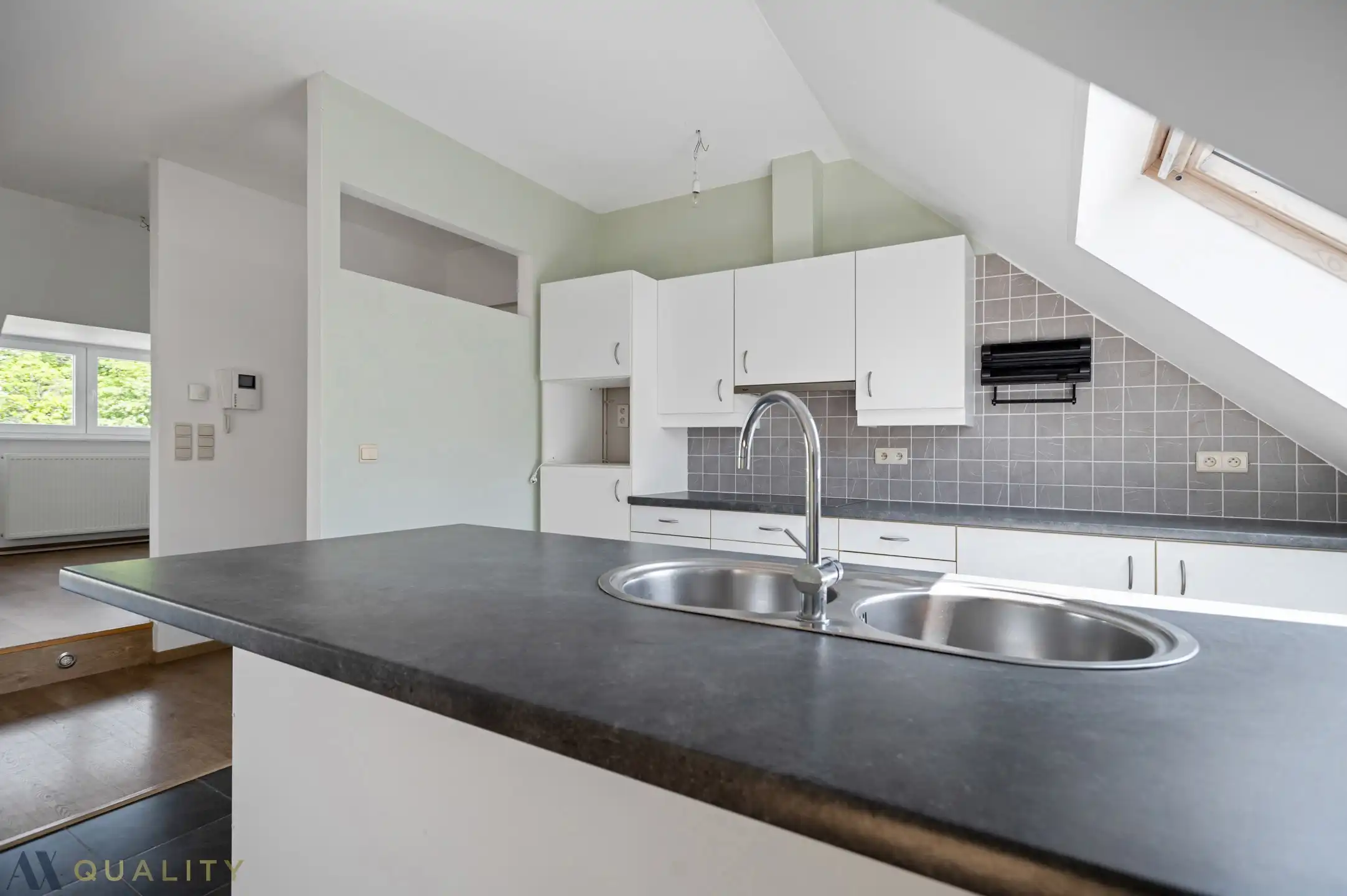 Centraal gelegen 2 slpk. appt. met gar. en terras. Vrij vanaf 15/03/2026 foto 4