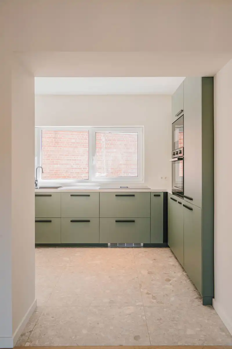 Recent gerenoveerde woning met grote loods foto 8
