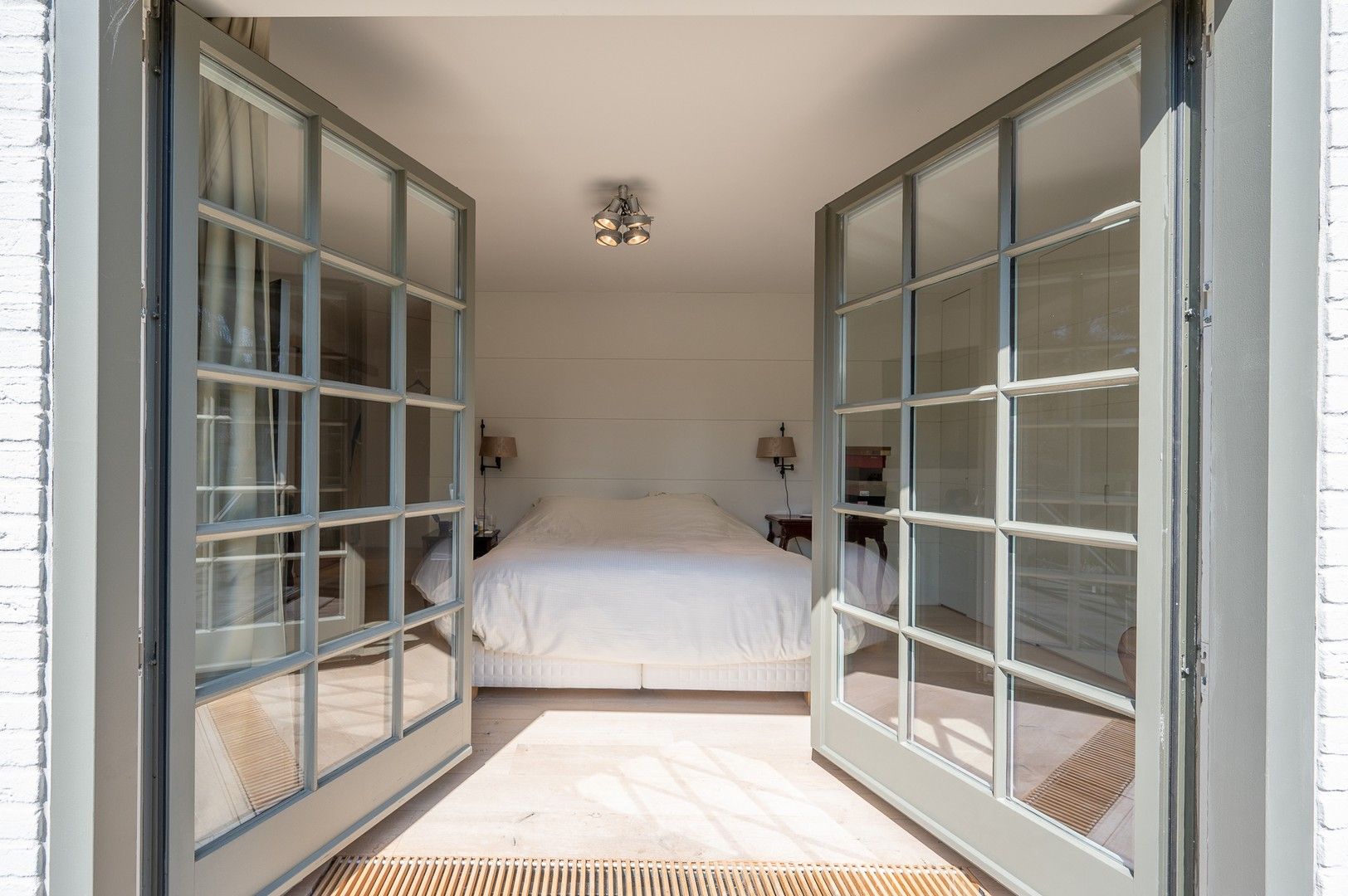 Prachtige villa met zwembad rustig gelegen in een paadje in hartje Zoute. foto 24