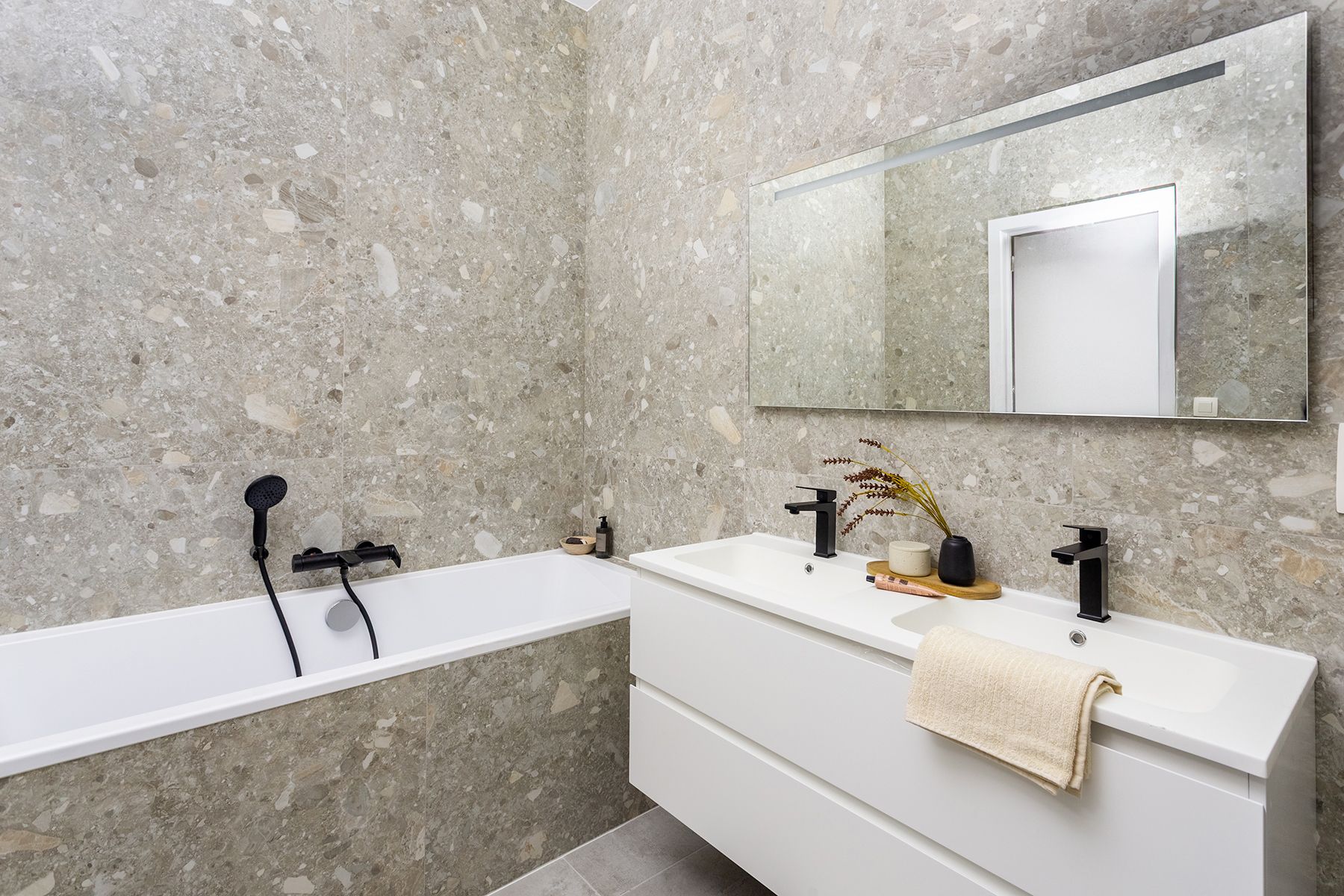 Volledig gerenoveerd 1-slaapkamerappartement op toplocatie! foto 7