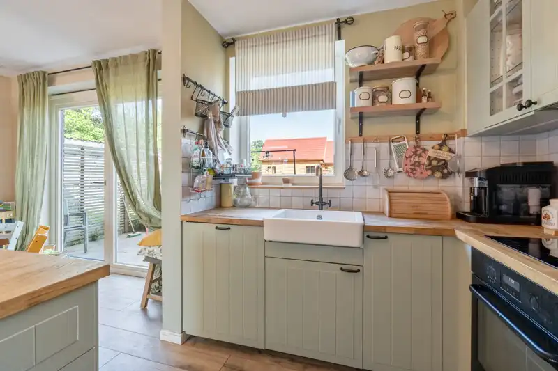 Recente, landelijke woning met 3 slaapkamers, tuin en parking foto 10