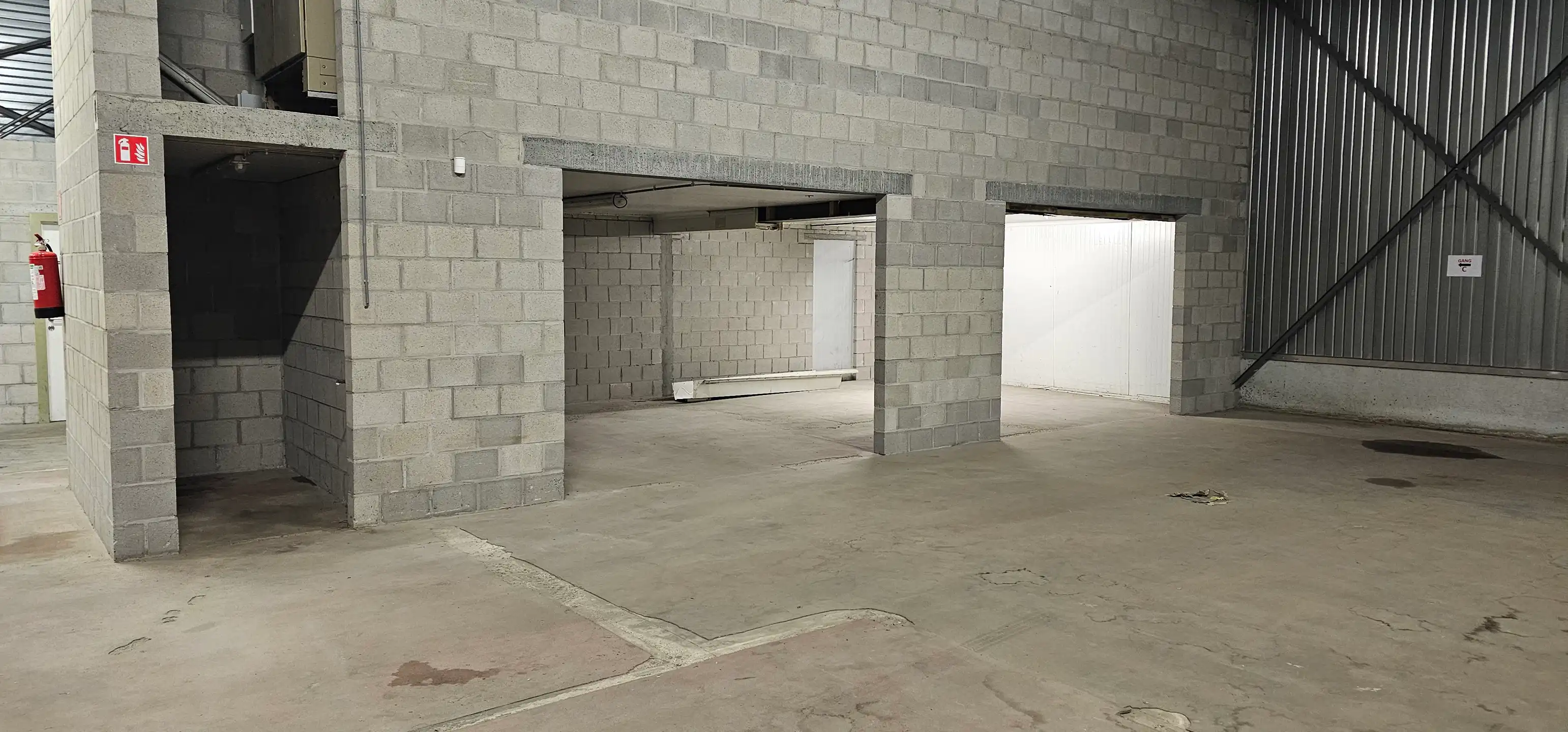 TE HUUR: magazijn/werkplaats van 930m² in Diest foto 7