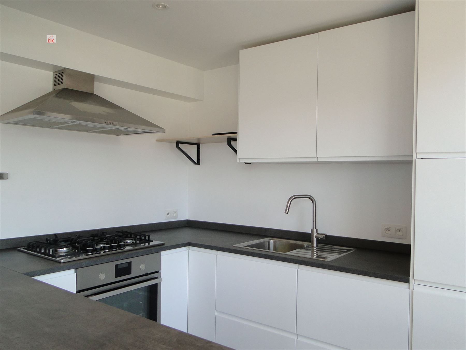 3° verdieping links + autostaanplaats nr 3 L foto {{pictureIndex}}