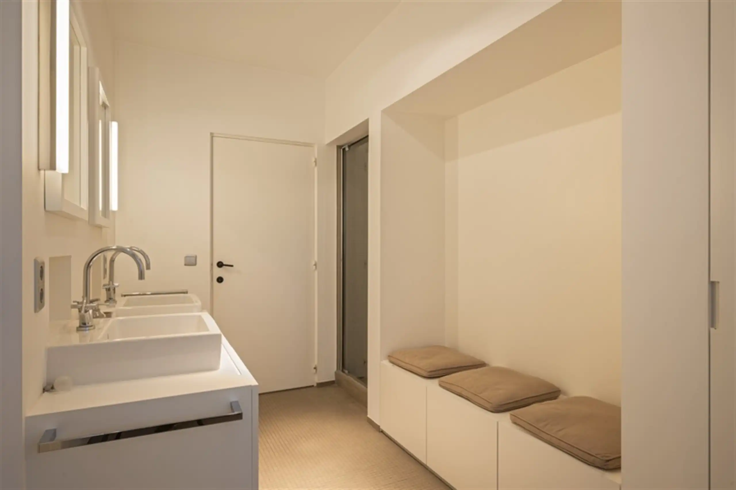 Waardevolle witte vastgoedparel  op 8.679 m² ! foto 20