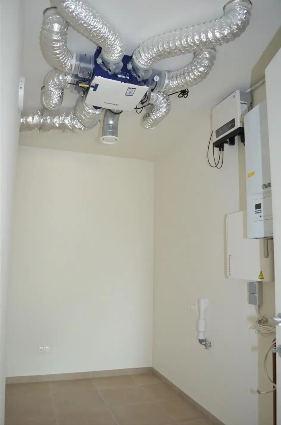 Bijna-enegieneutraal quasi nieuwbouw appartement met drie slaapkamers foto 17