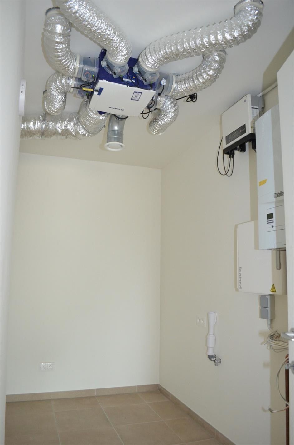 Bijna-enegieneutraal quasi nieuwbouw appartement met drie slaapkamers foto 17