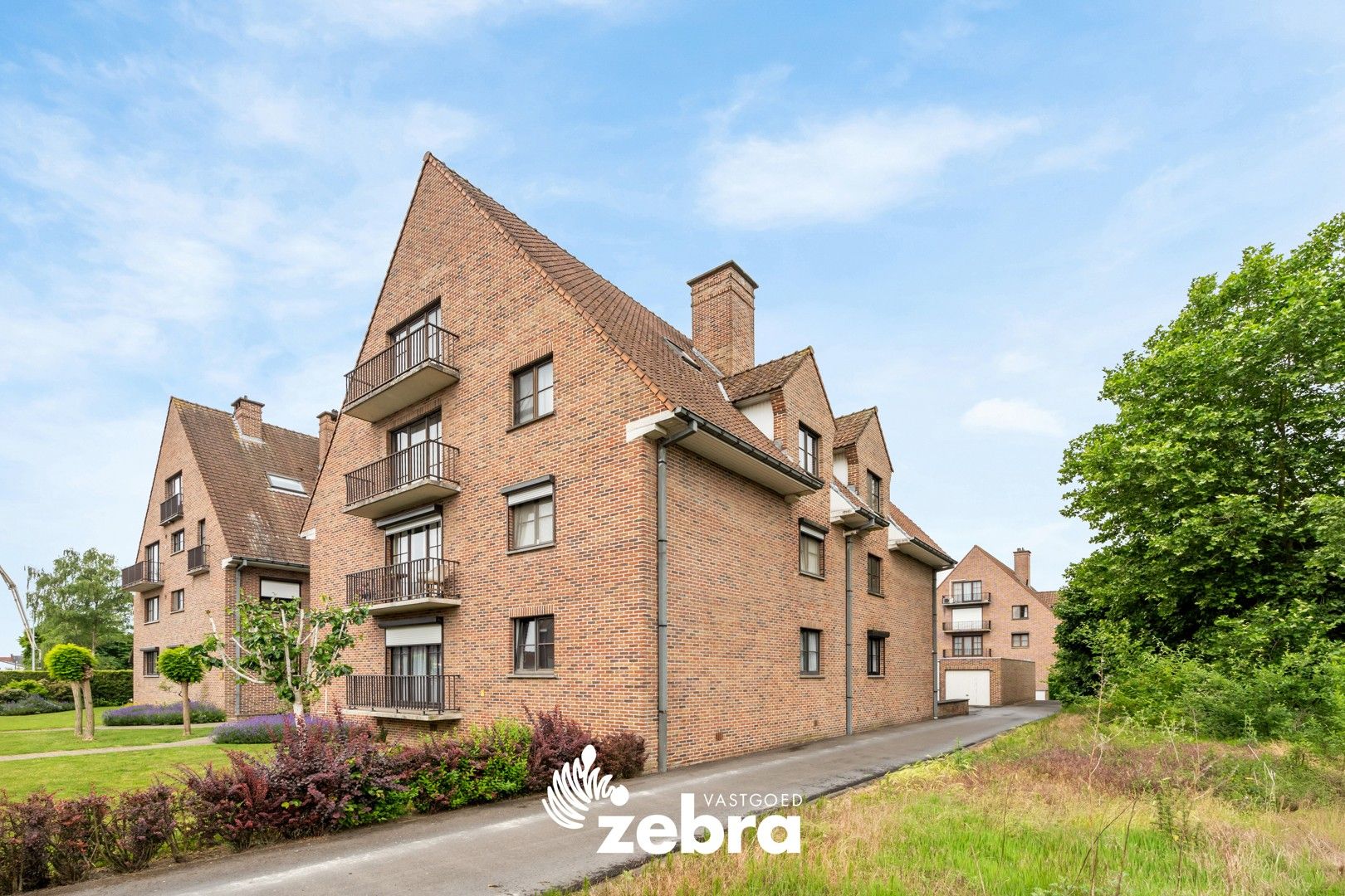 Ruim & instapklaar appartement met garage op een centrale ligging te Harelbeke! foto 3