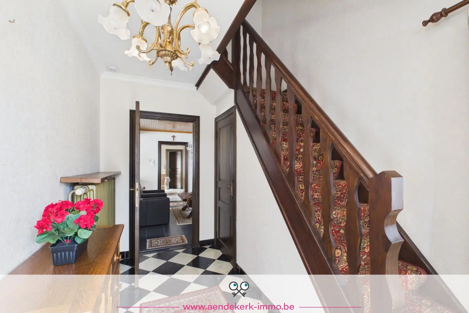 Vrijstaande woning met 4 slaapkamers en garage, zonder renovatieplicht  foto 2