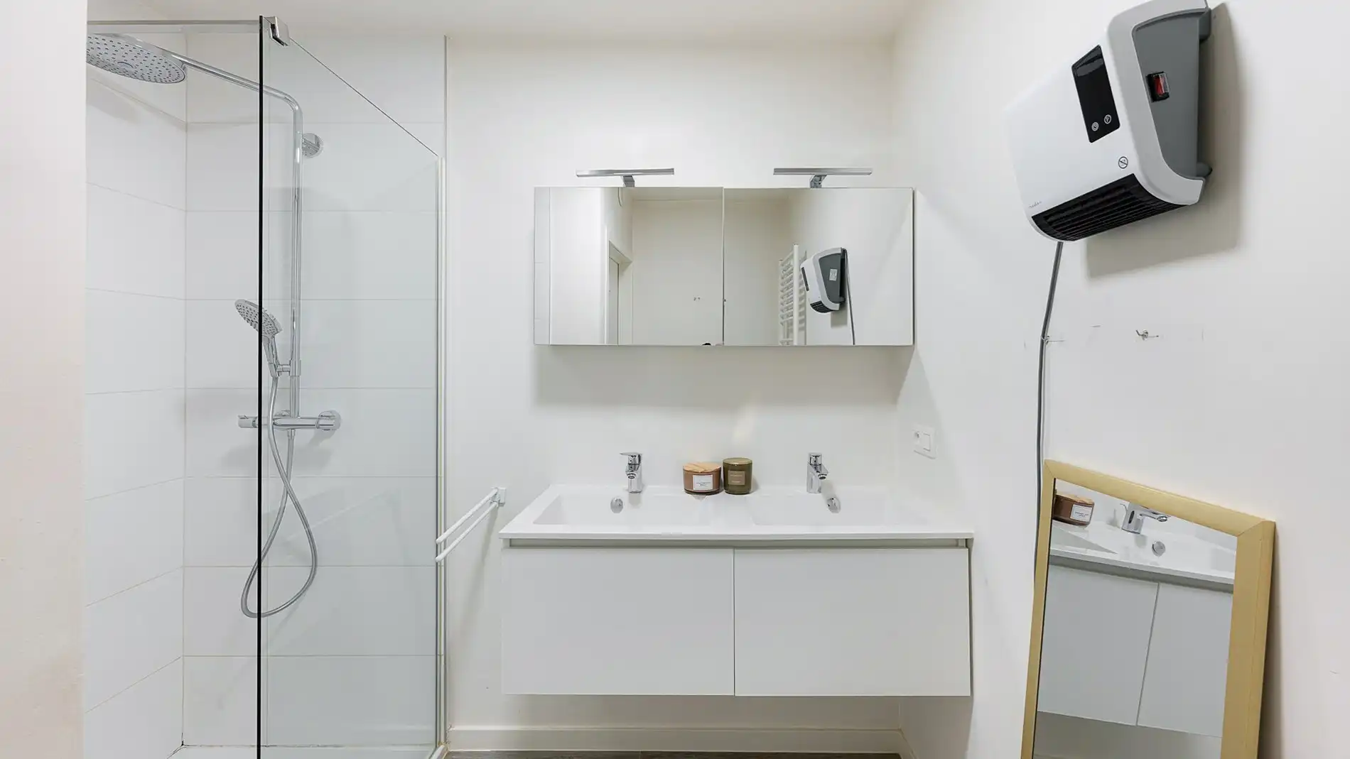 Gerenoveerd appartement met twee kamers en open zichten  foto 14