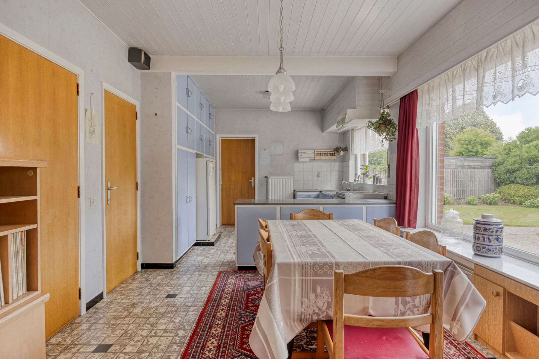 Ruime open bebouwing (250m²) op perceel van 807m². foto 6