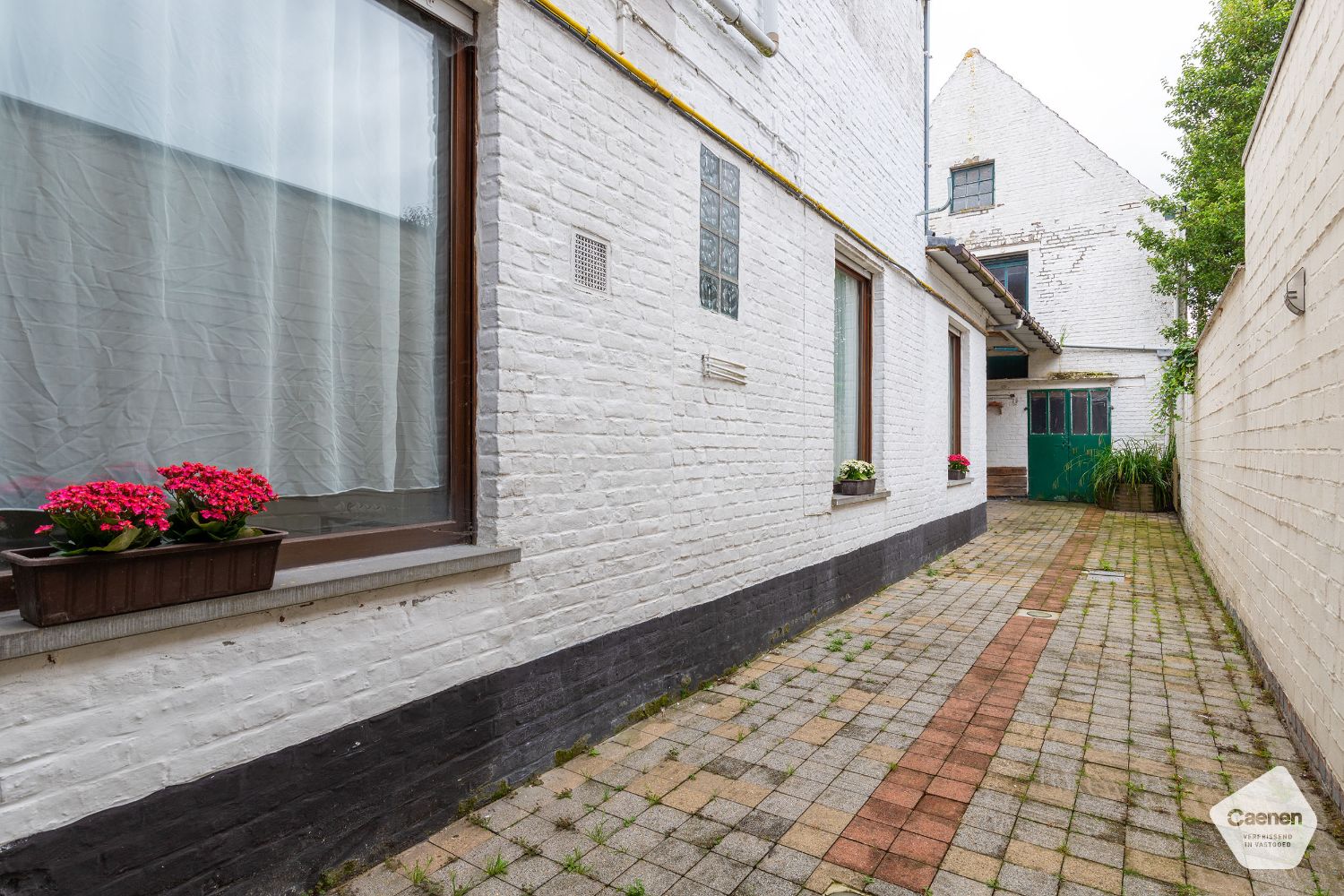 MOOIE VEELZIJDIGE VRIJSTAANDE WONING MET 4 SLAAPKAMERS en (LOODS) in het centrum van Ruddervoorde foto 10