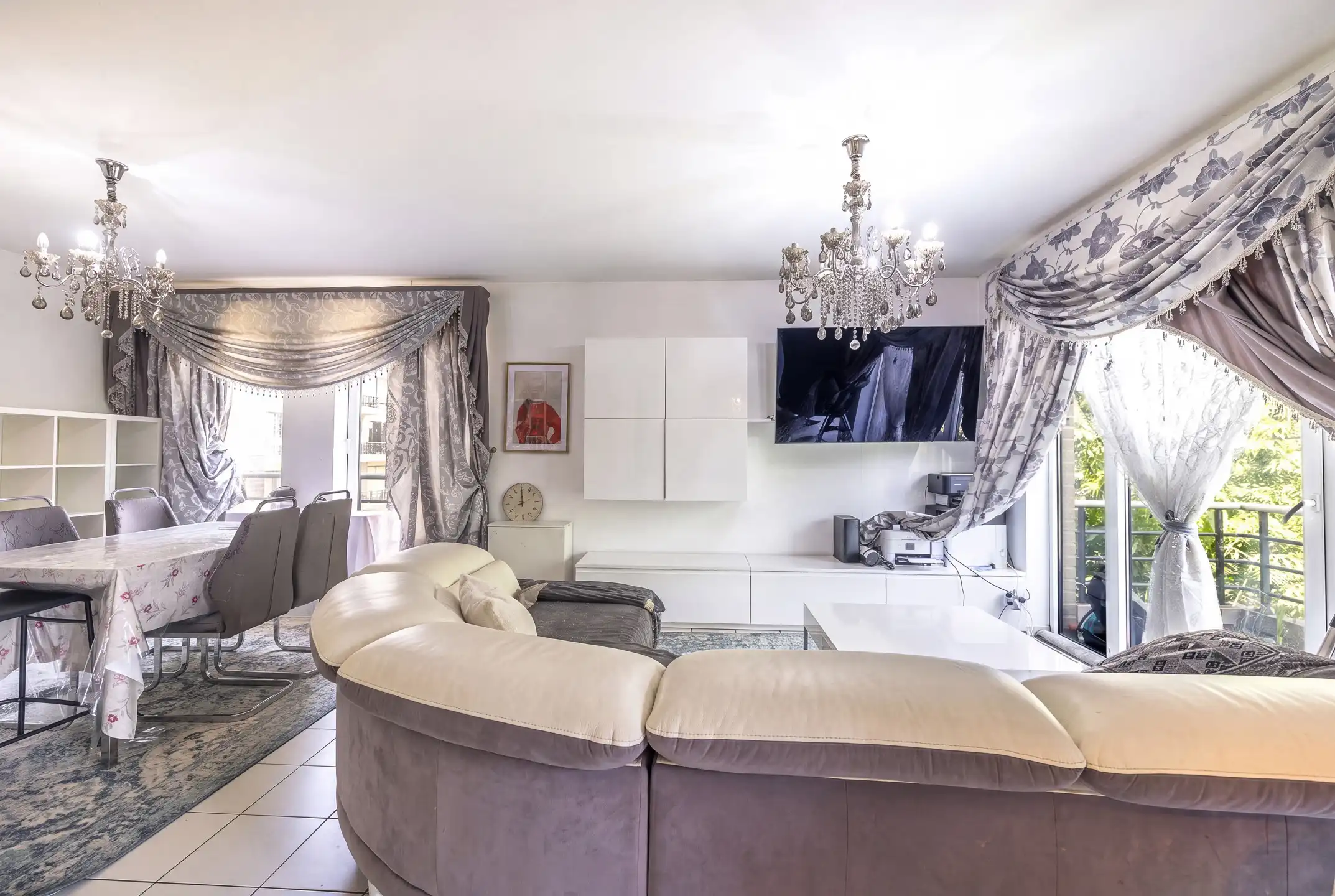 Appartement met 2 slaapkamers + P foto {{pictureIndex}}