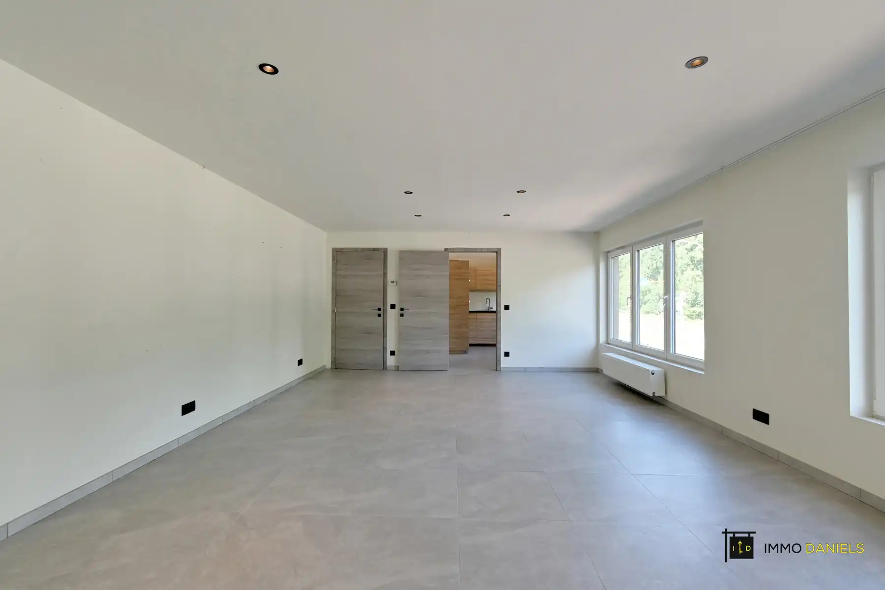 Gunstig gelegen handelspand met instapklare woonst (3slks.) foto 15