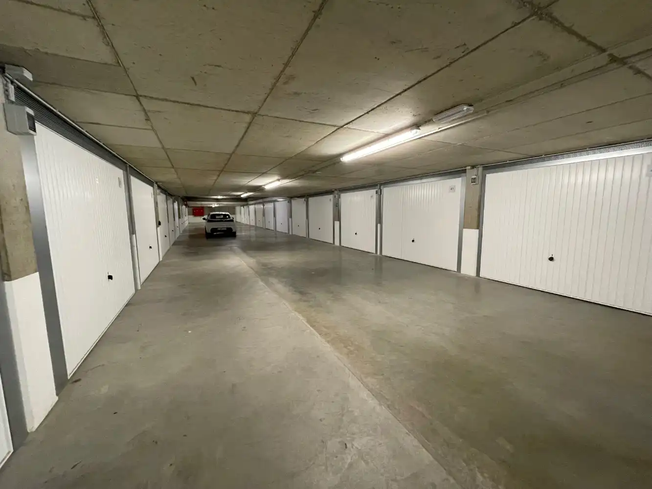 Ruime garagebox dichtbij centrum van Blankenberge. foto 5