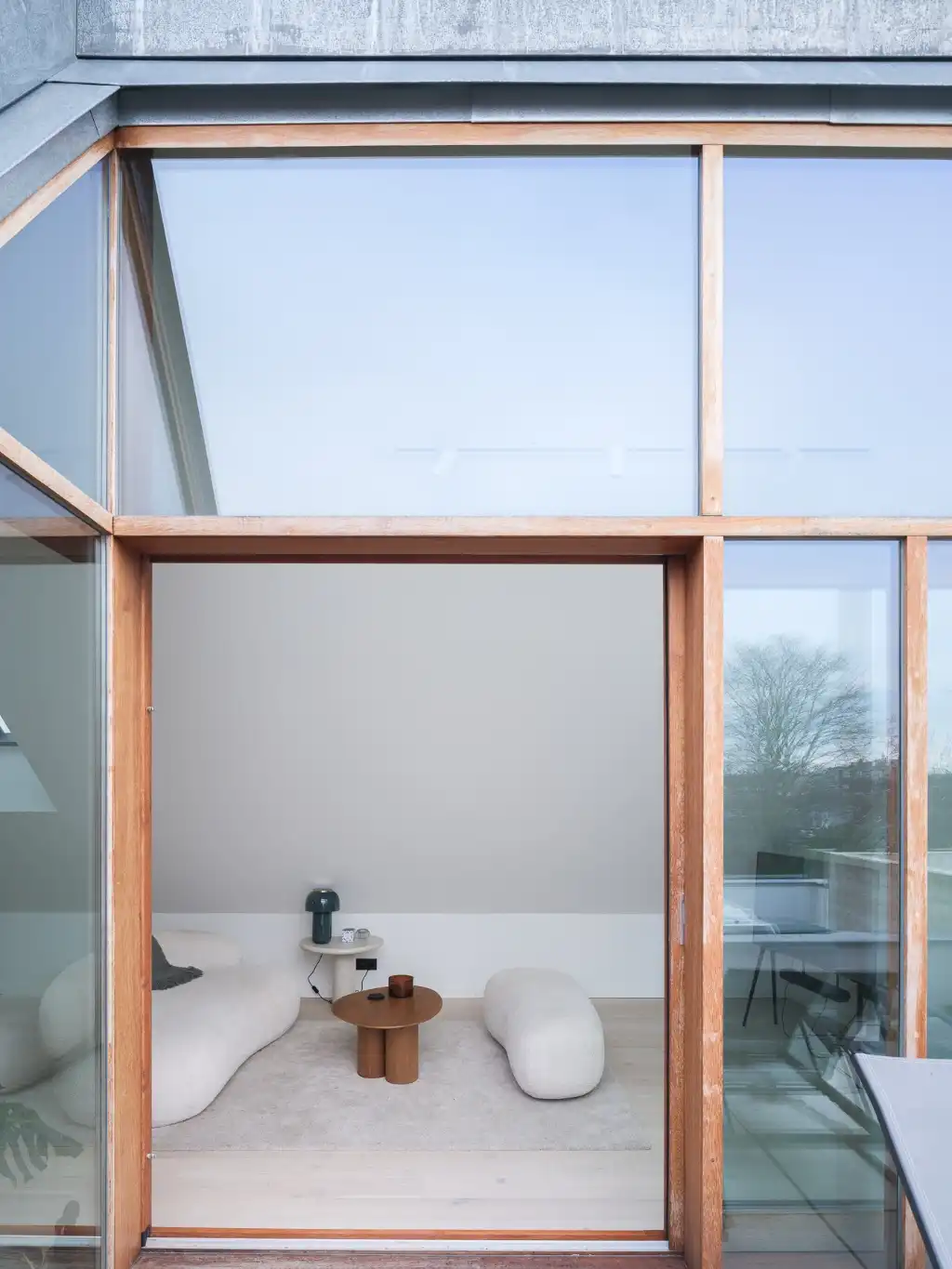 Duplexappartement met twee terrassen naar ontwerp van Marie-Josée Van Hee. foto 15