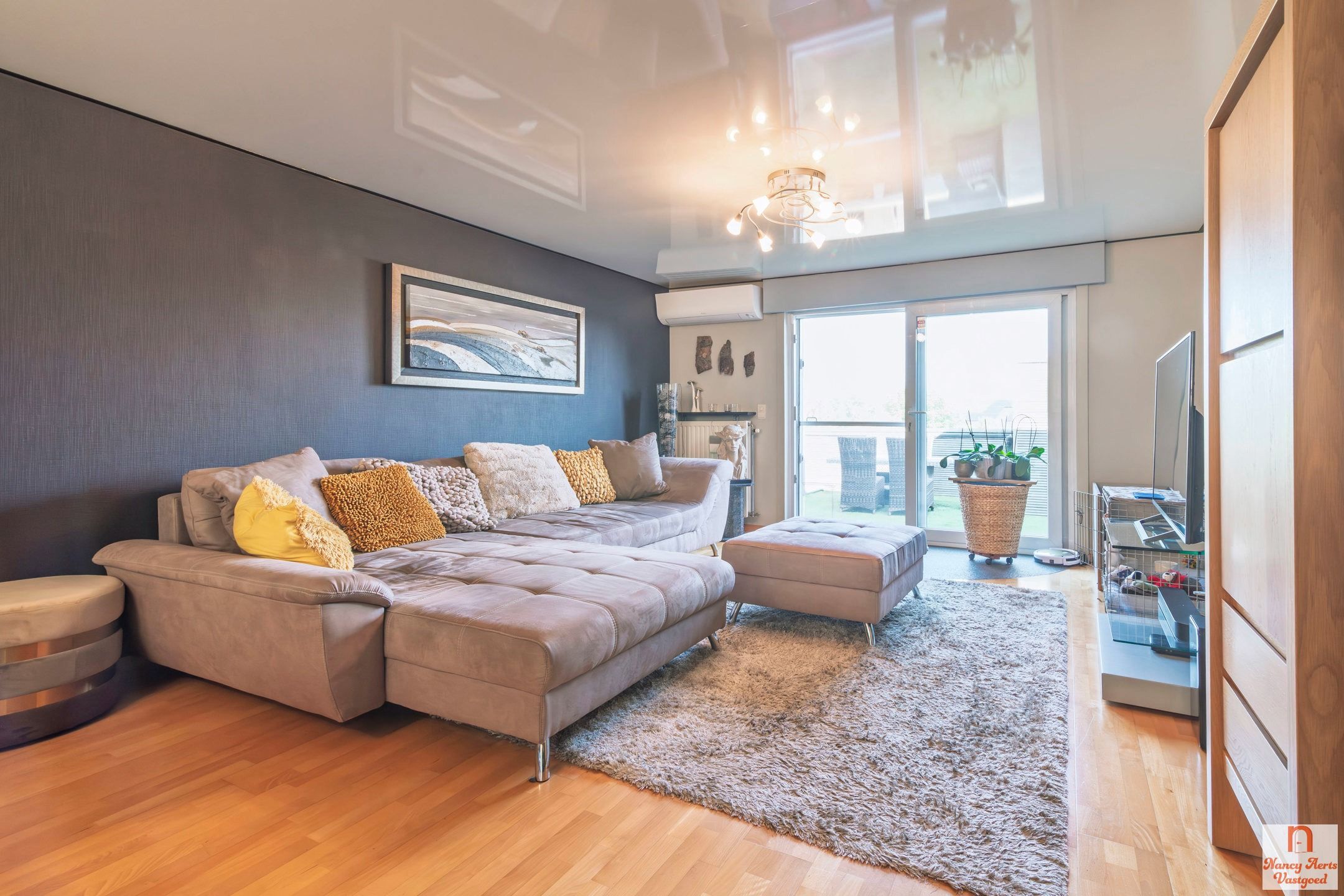Ruim, stijlvol appartement met 3 slaapkamers foto {{pictureIndex}}