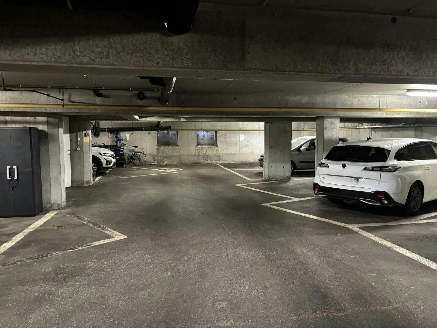 Autostaanplaats te koop in hartje Kortrijk!  foto 5