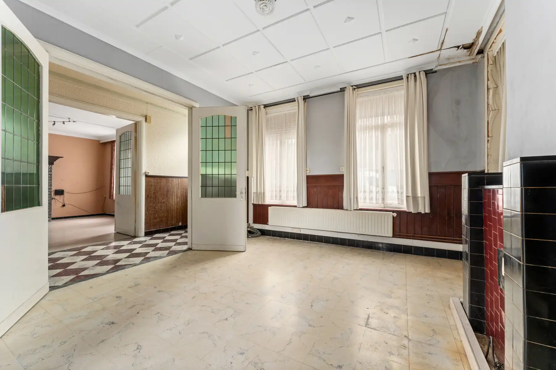 Ruime te renoveren woning met garage in centrum Kortemark foto 4