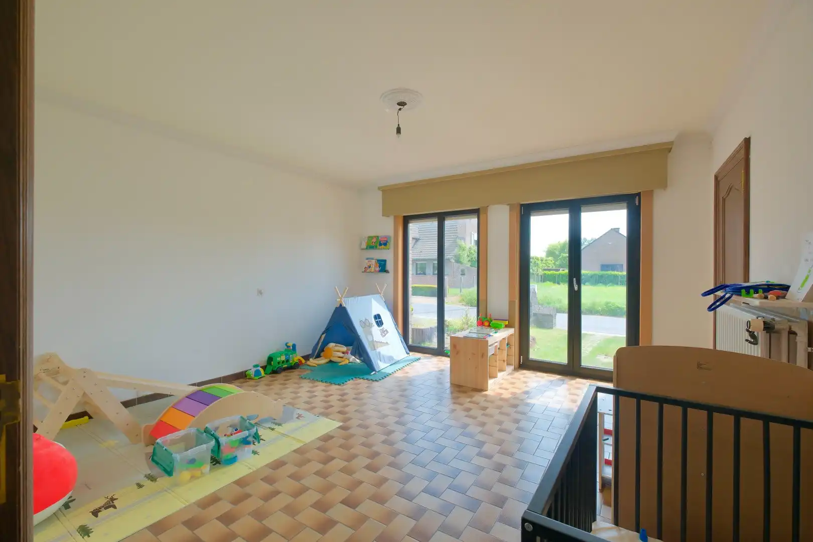 Rustig gelegen woning met 4 slpks en garage op perceel van 585 m²! foto 8