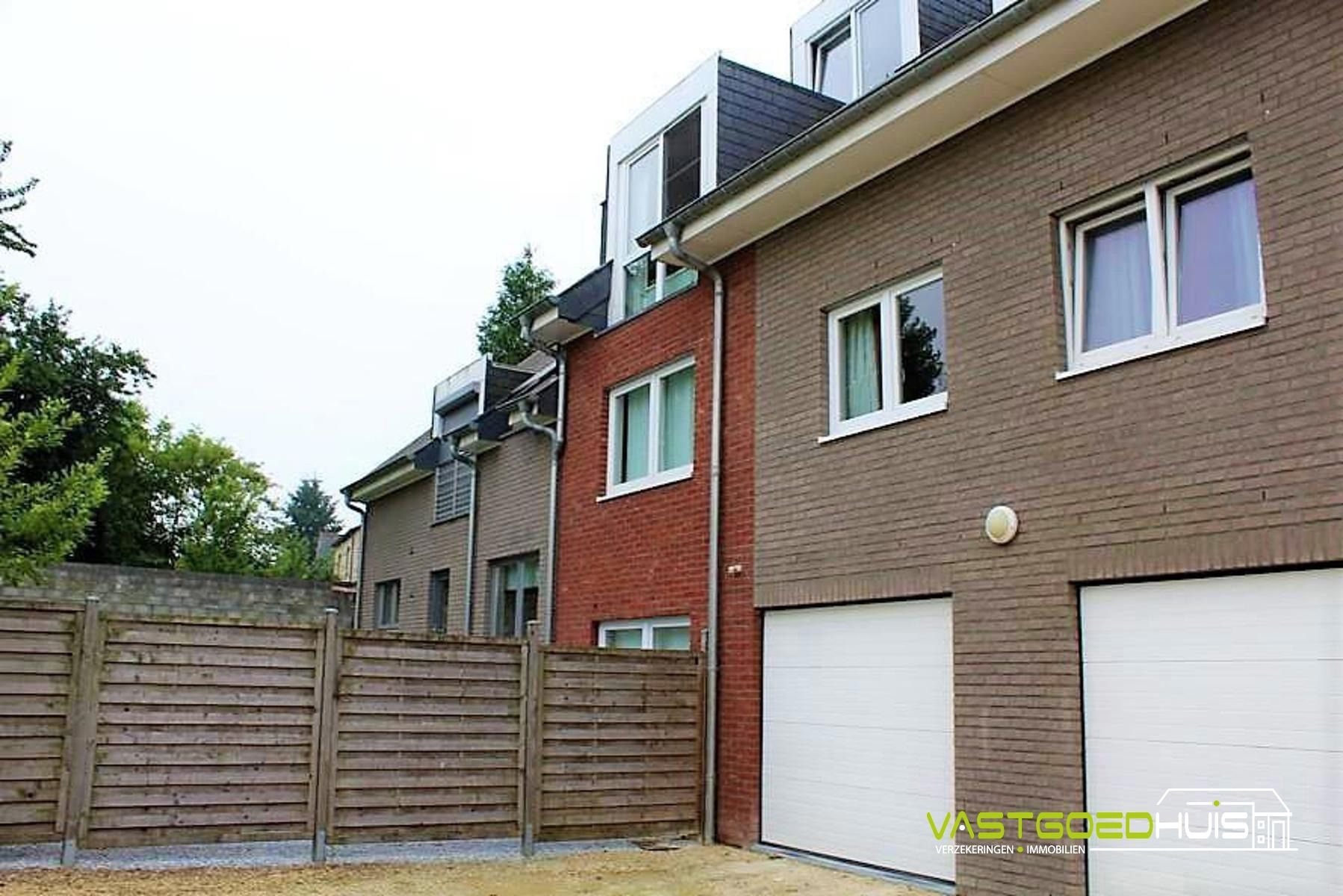 Hedendaags appartement met garage, terras en autostaanplaats foto 22