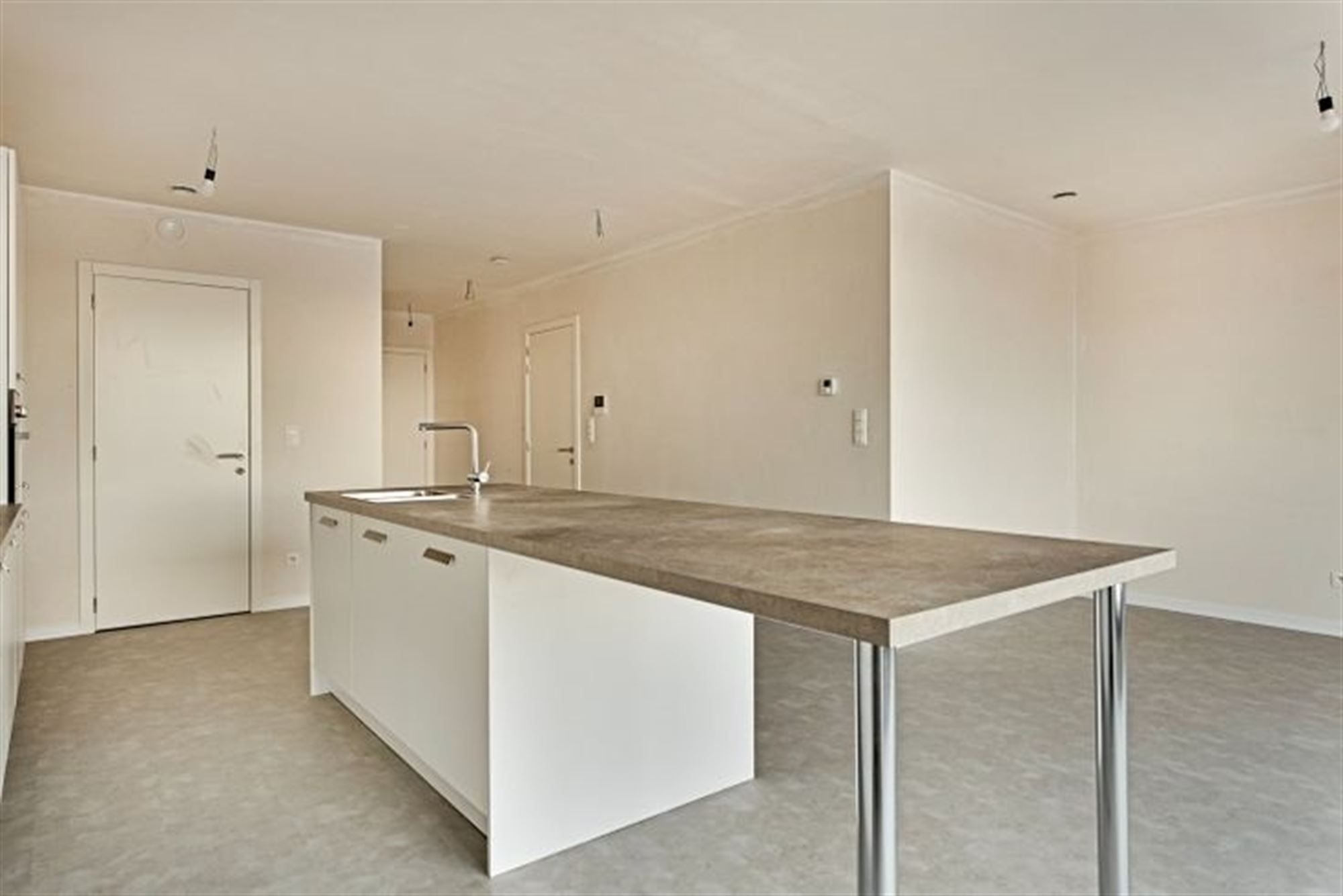 Nieuwbouwappartement met 2 slaapkamers en lift in centrum foto 3