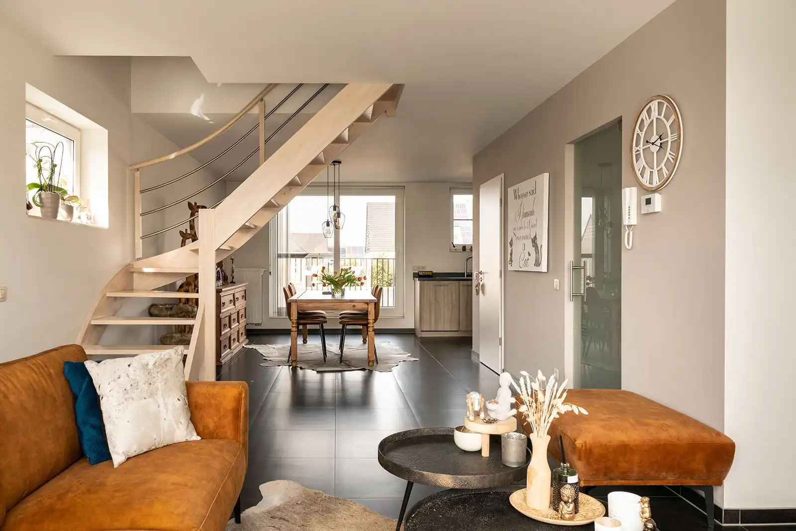 Stijlvol en lichtrijk duplexappartement met 3 slaapkamers in Evergem foto {{pictureIndex}}