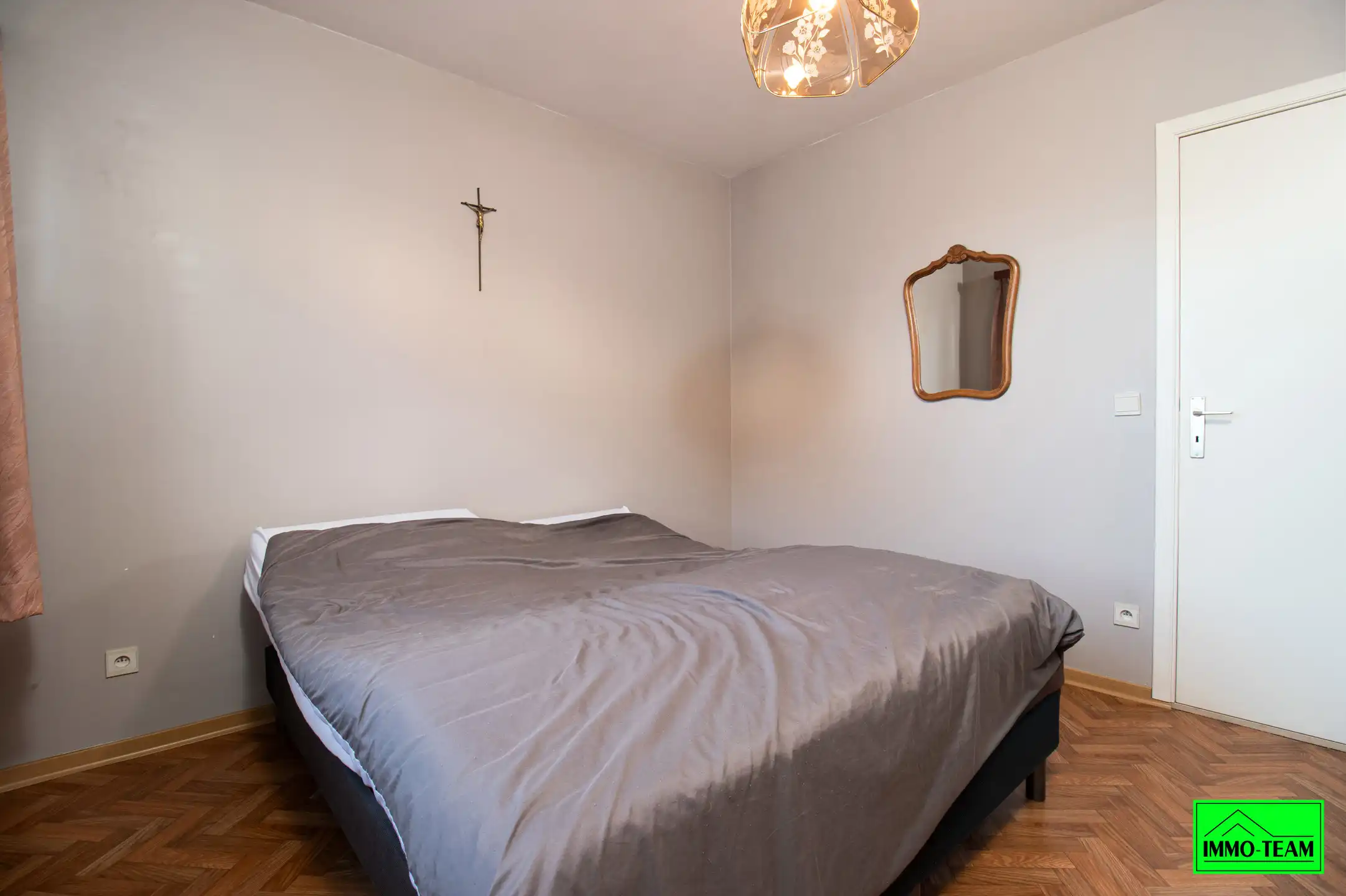 Ruim gelijkvloers appartement met garage foto 10