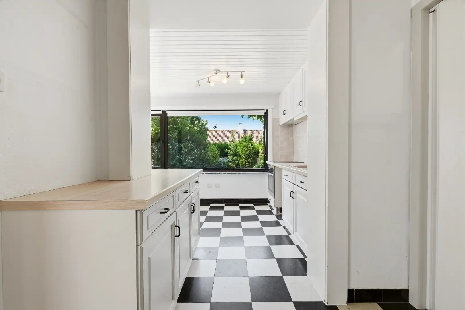 Authentieke en karaktervolle bungalow met veel mogelijkheden in Vosseslag, De Haan foto 6