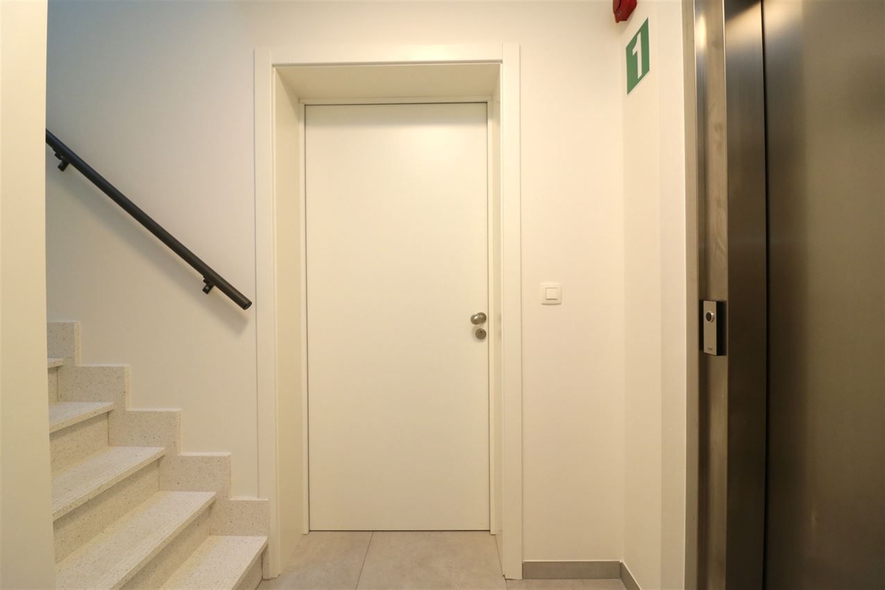 Zonnig appartement, zuidterras, twee slpk, autostaanplaats op gunstige locatie foto 41