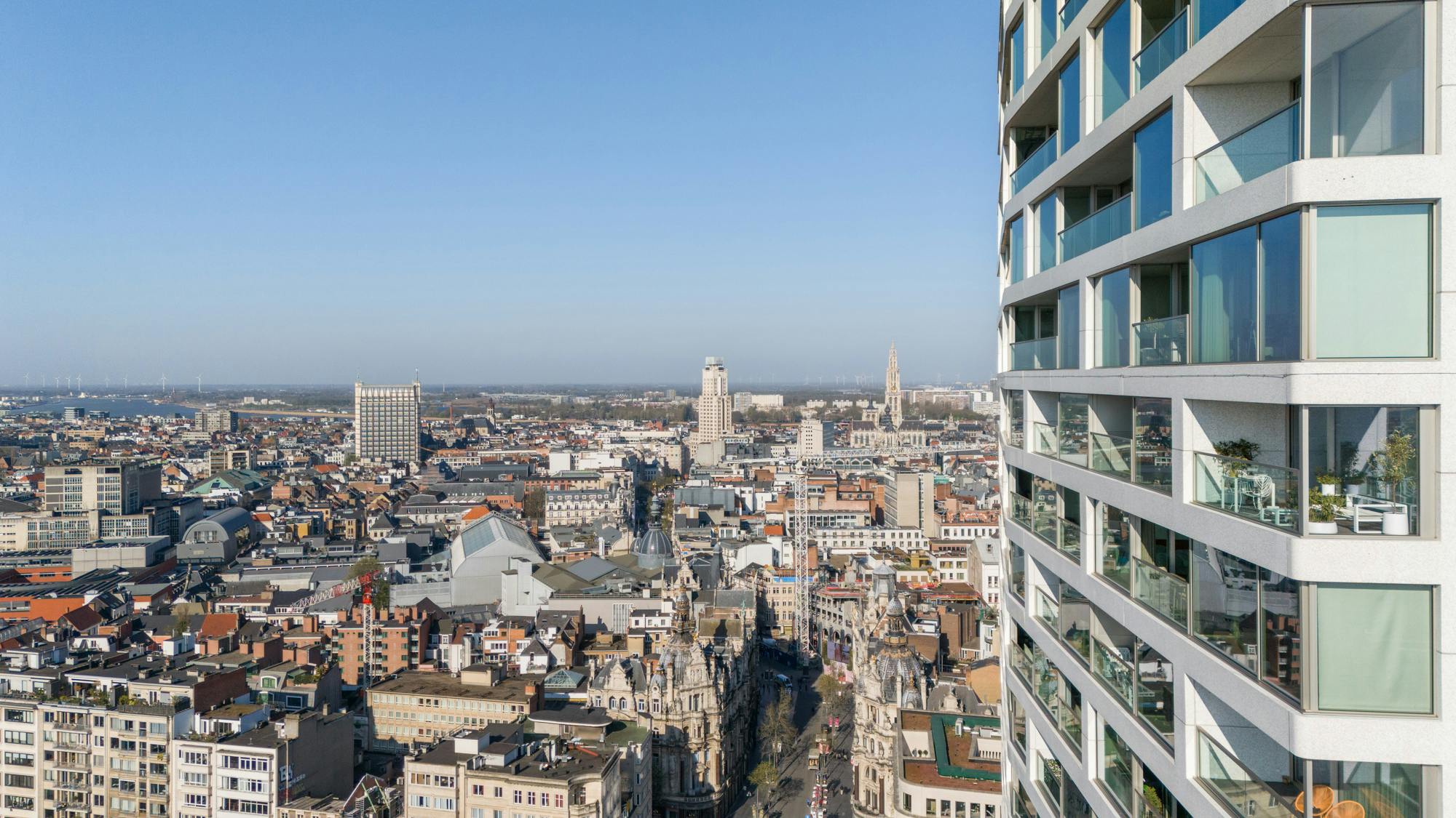 Exclusief wonen met panoramisch uitzicht in de Antwerp Tower foto 30